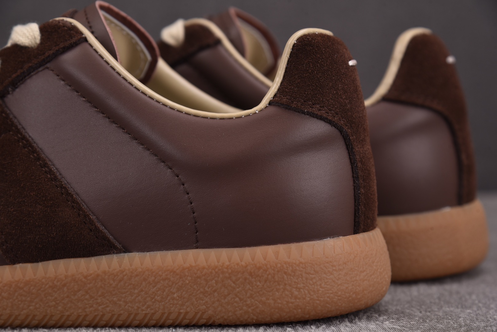 马吉拉 尺码:35-45纯原出品-Maison Margiela 梅森·马吉拉德训鞋 咖啡色 YZ022