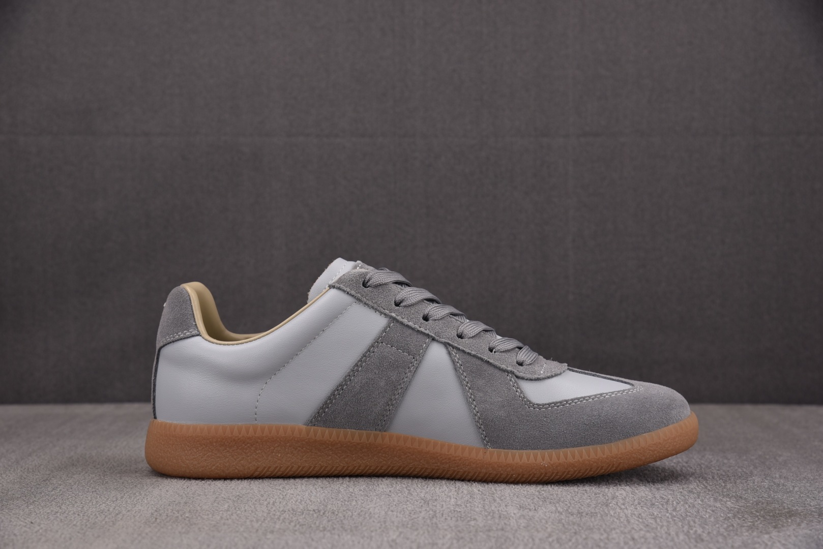马吉拉 尺码:35-45纯原出品-Maison Margiela 梅森·马吉拉德训鞋 浅灰 YZ022尺