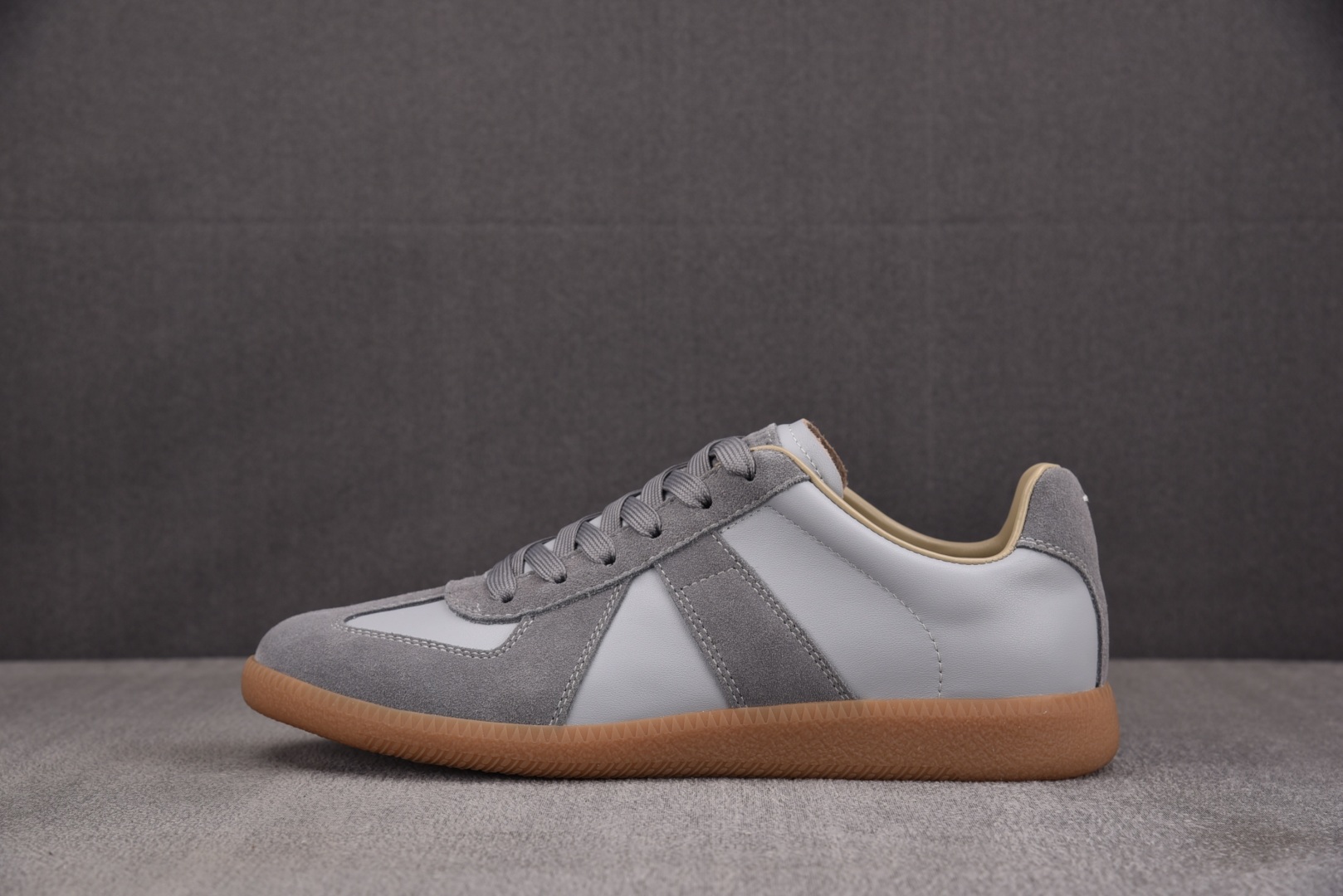 马吉拉 尺码:35-45纯原出品-Maison Margiela 梅森·马吉拉德训鞋 浅灰 YZ022尺