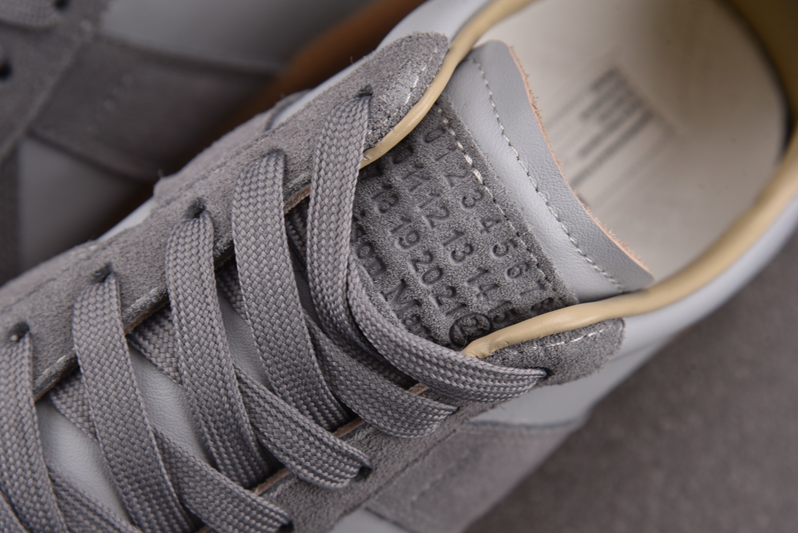马吉拉 尺码:35-45纯原出品-Maison Margiela 梅森·马吉拉德训鞋 浅灰 YZ022尺