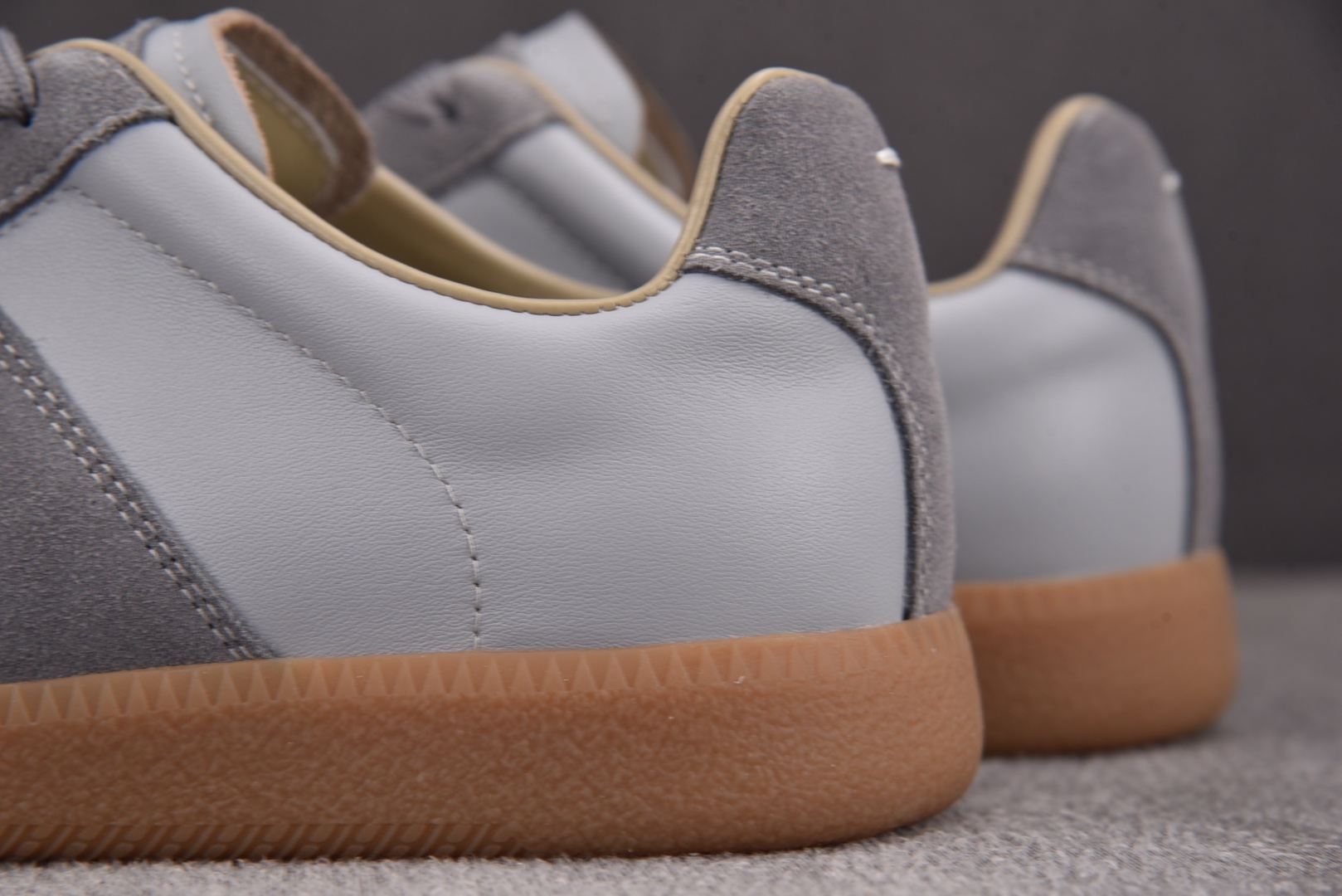马吉拉 尺码:35-45纯原出品-Maison Margiela 梅森·马吉拉德训鞋 浅灰 YZ022尺