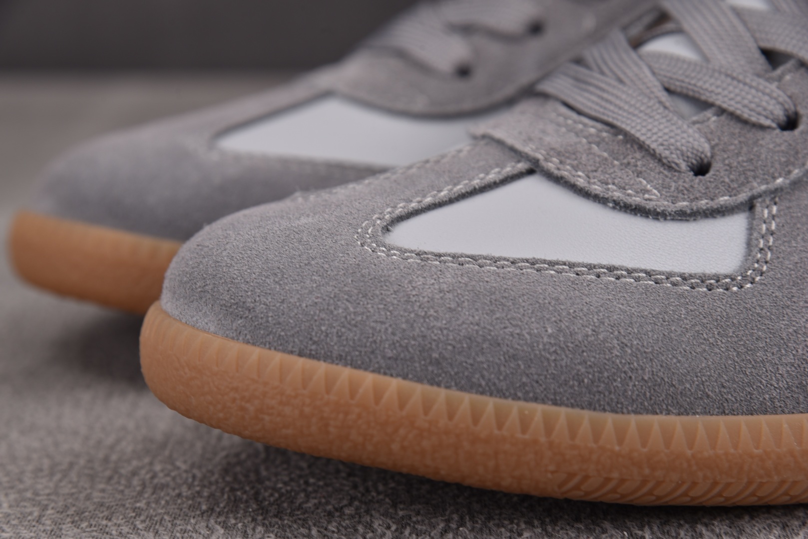 马吉拉 尺码:35-45纯原出品-Maison Margiela 梅森·马吉拉德训鞋 浅灰 YZ022尺