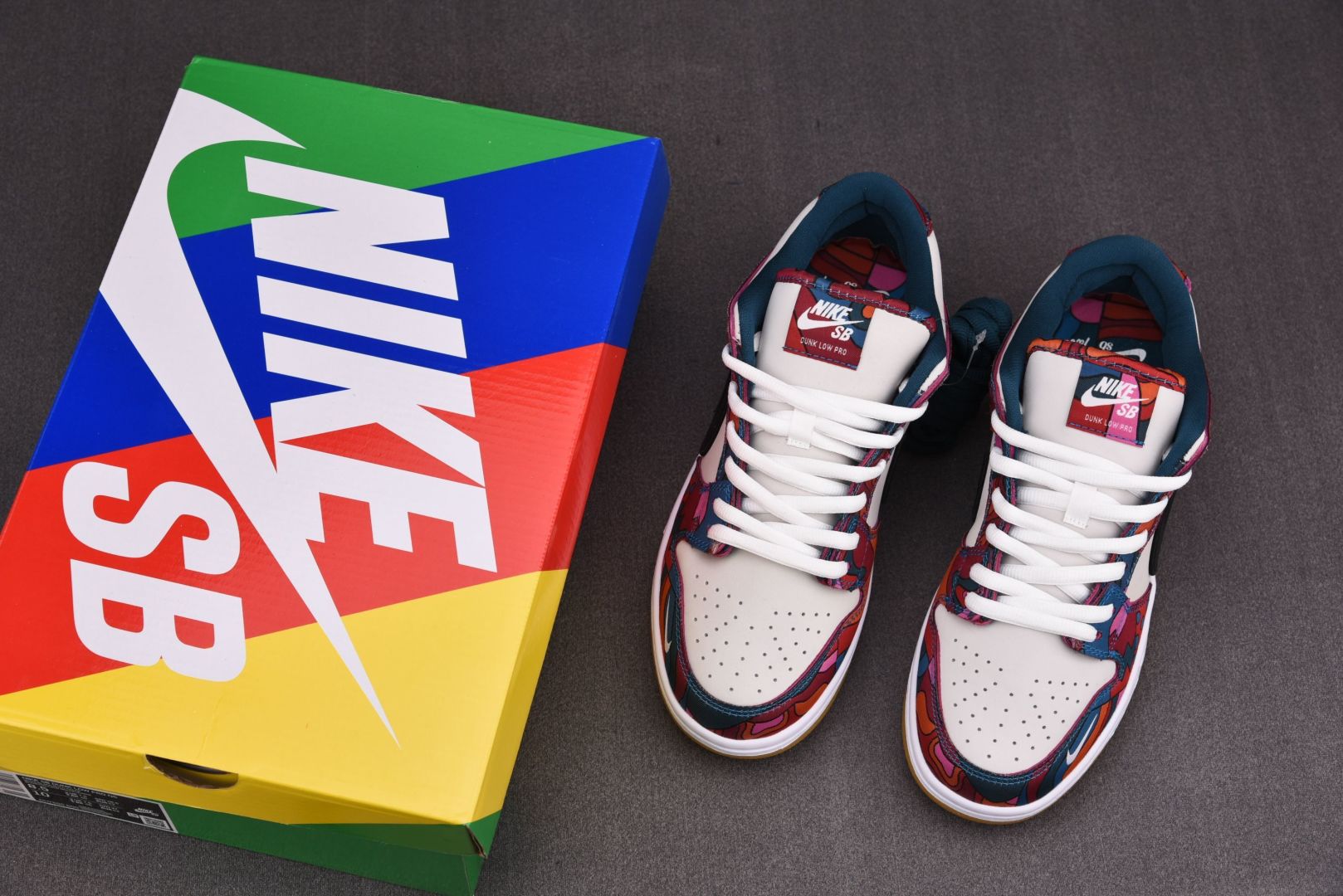 特价清 Parra x Nike SB Dunk Low 联 白蓝红卡通涂鸦 DH7695-600