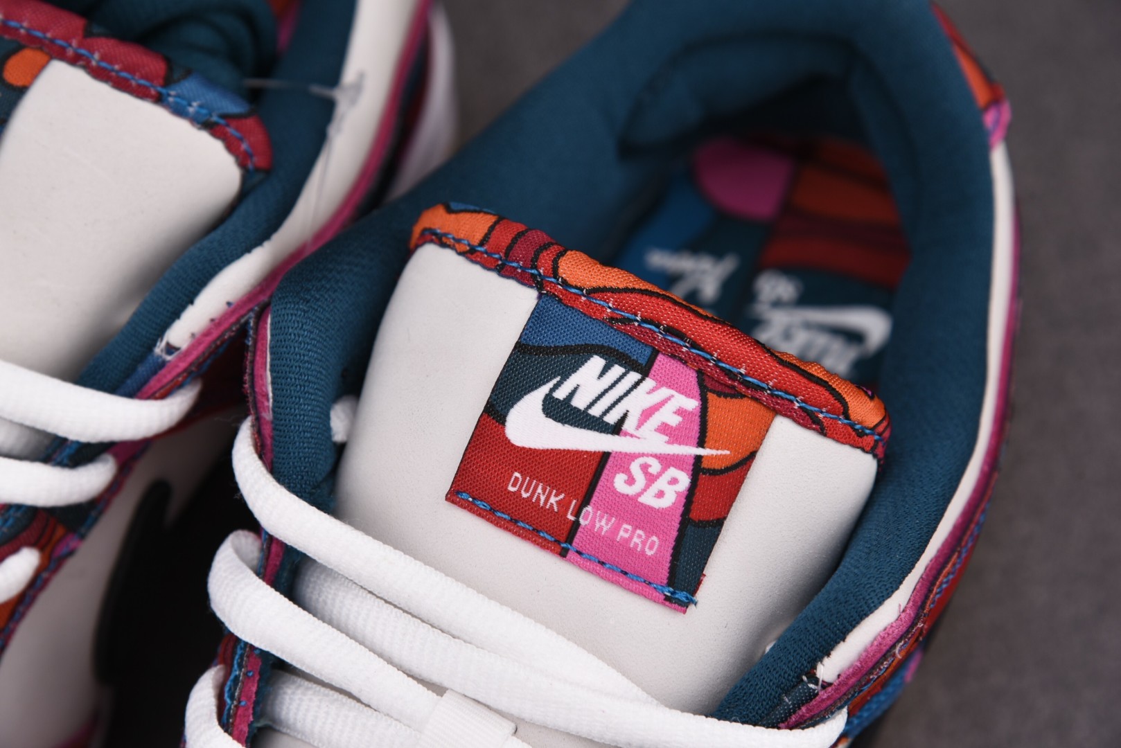 特价清 Parra x Nike SB Dunk Low 联 白蓝红卡通涂鸦 DH7695-600