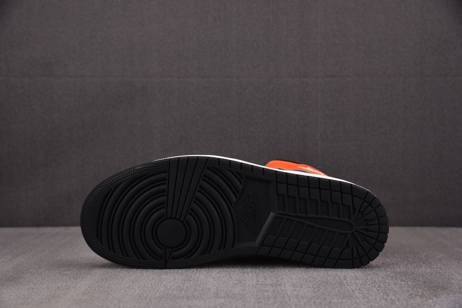 Mid中帮 尺码:40-46纯原版出品-Air Jordan 1 Mid Black Toe Starf