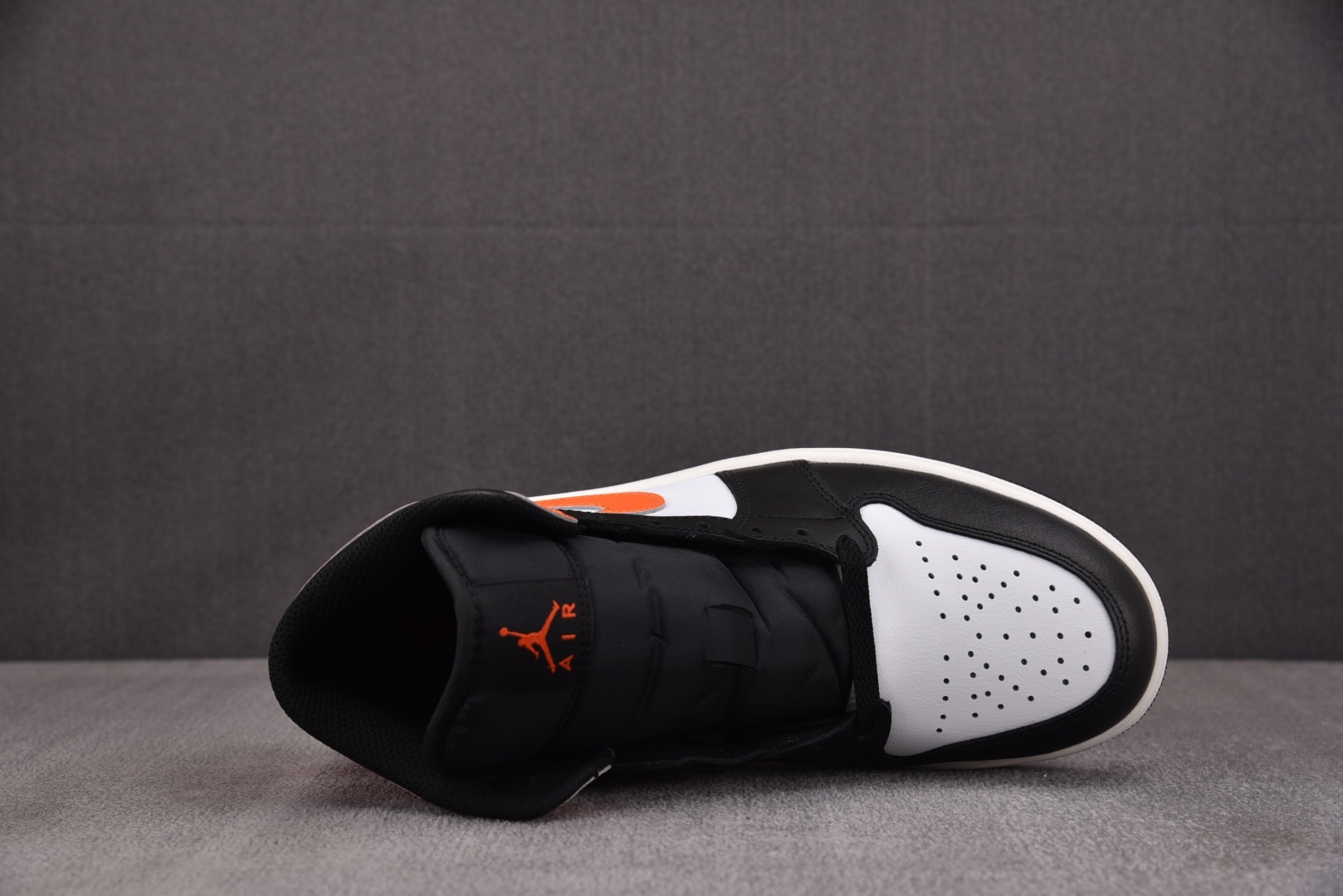 Mid中帮 尺码:40-46纯原版出品-Air Jordan 1 Mid Black Toe Starf