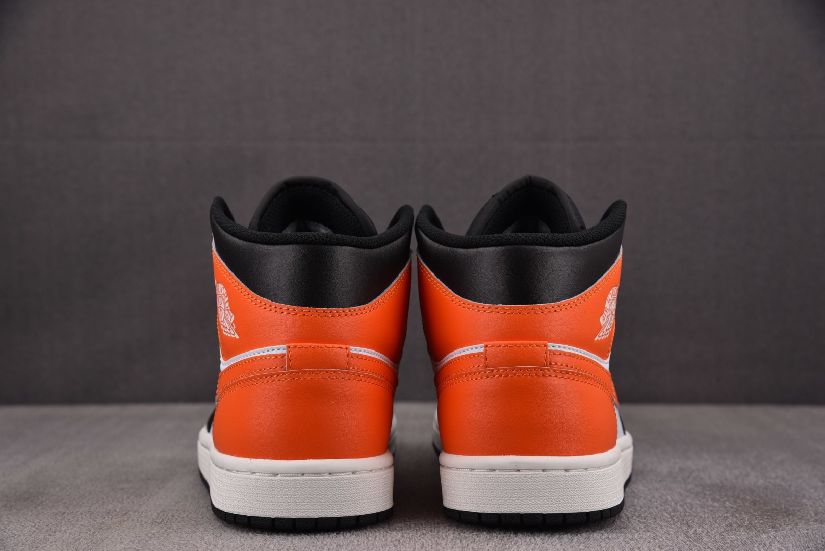 Mid中帮 尺码:40-46纯原版出品-Air Jordan 1 Mid Black Toe Starf