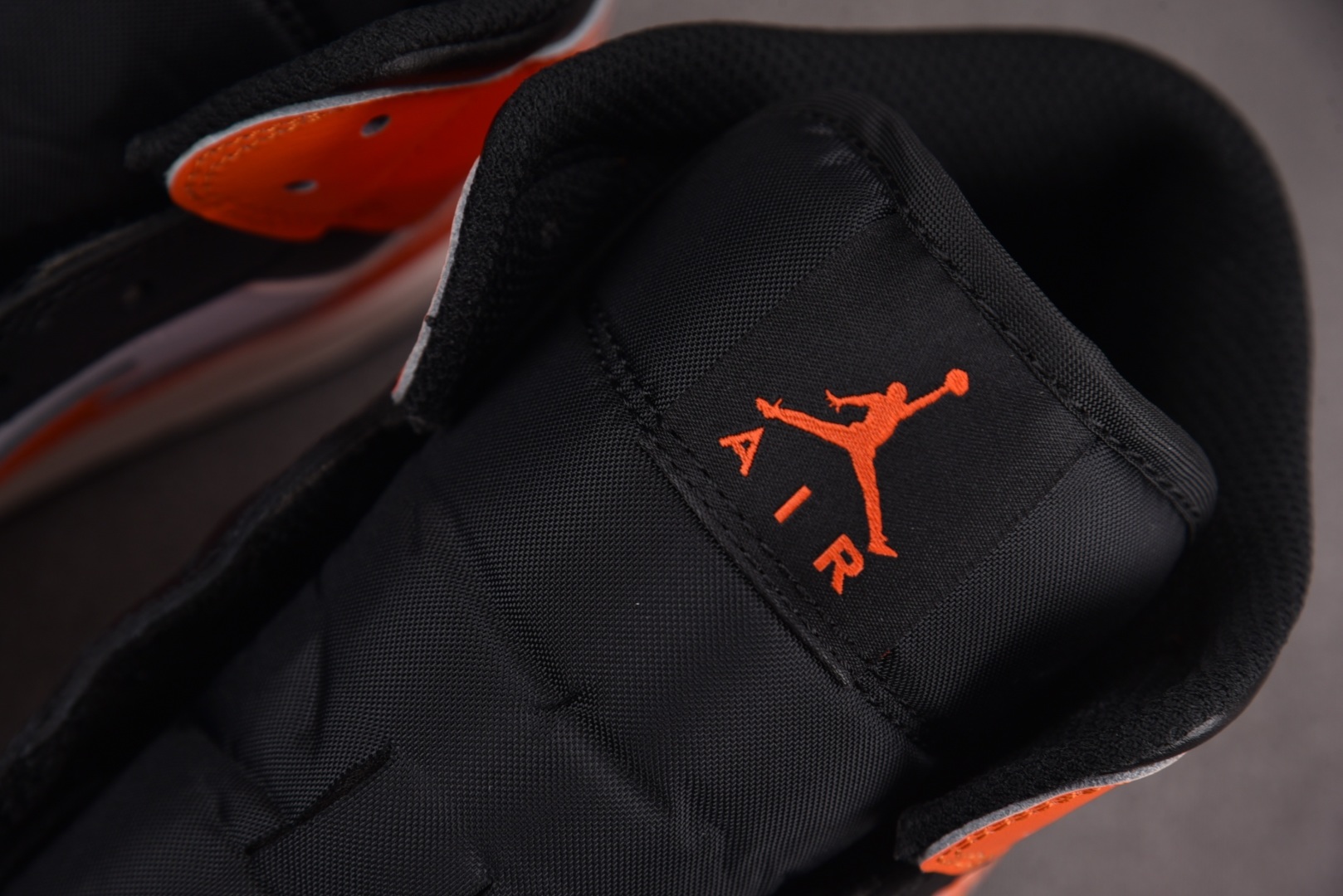 Mid中帮 尺码:40-46纯原版出品-Air Jordan 1 Mid Black Toe Starf