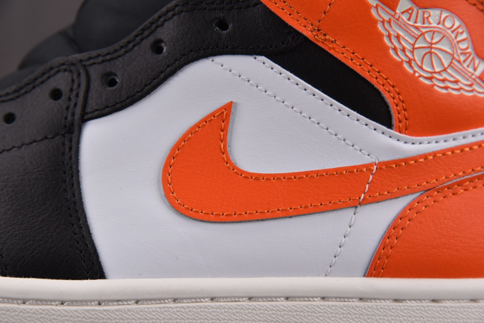 Mid中帮 尺码:40-46纯原版出品-Air Jordan 1 Mid Black Toe Starf