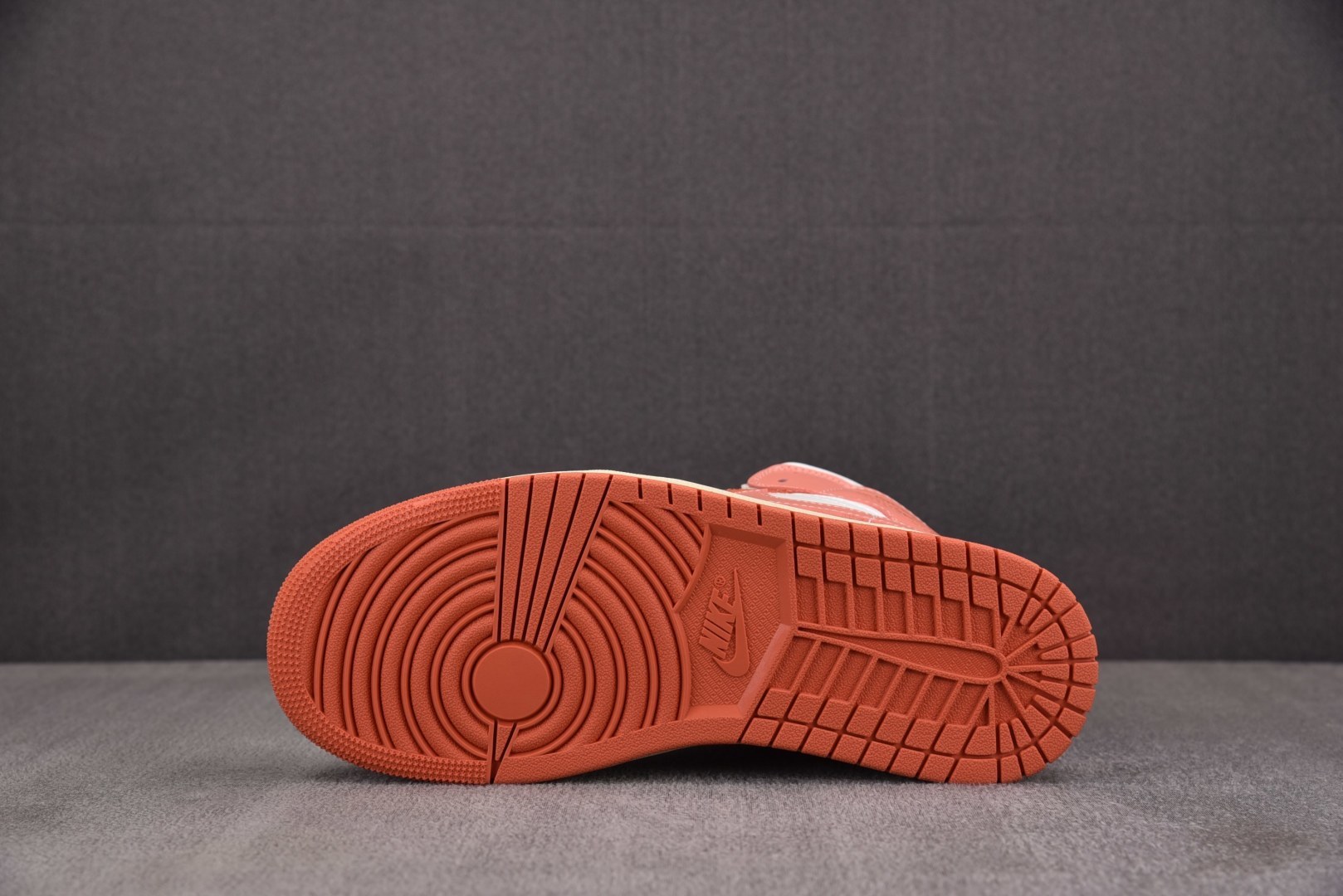 Mid中帮 尺码:35.5-46纯原版出品-WMNS Air Jordan 1 Mid Madder R