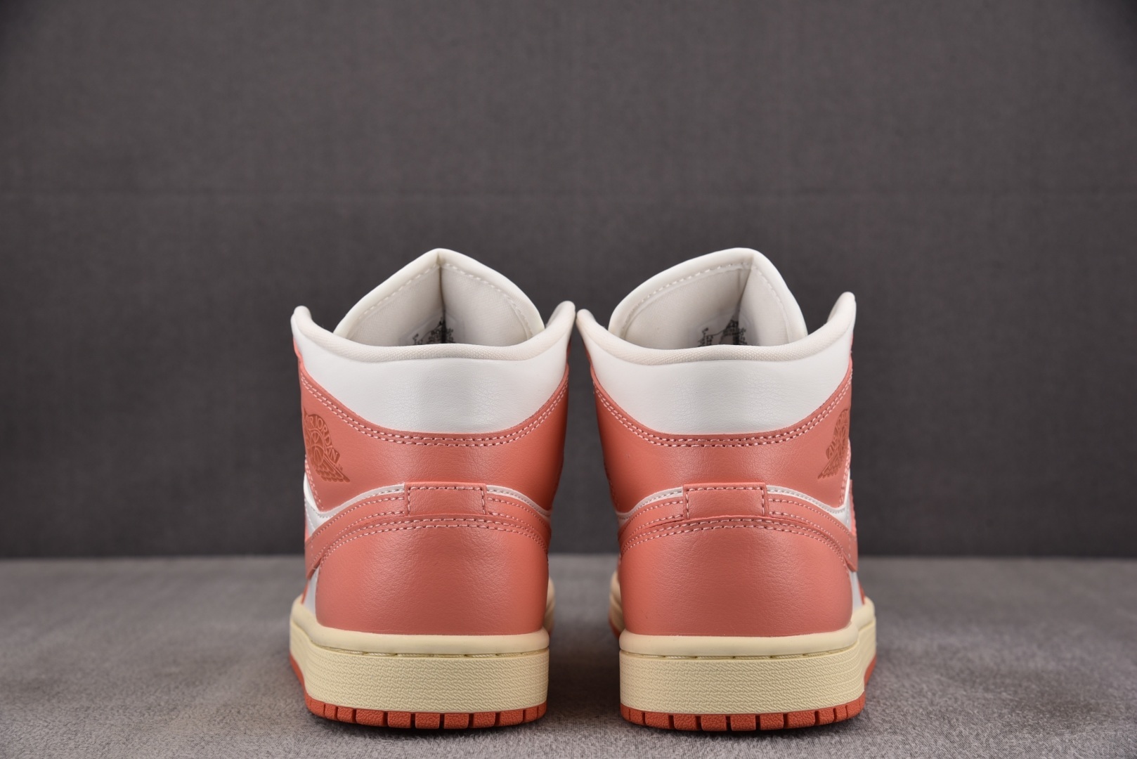 Mid中帮 尺码:35.5-46纯原版出品-WMNS Air Jordan 1 Mid Madder R