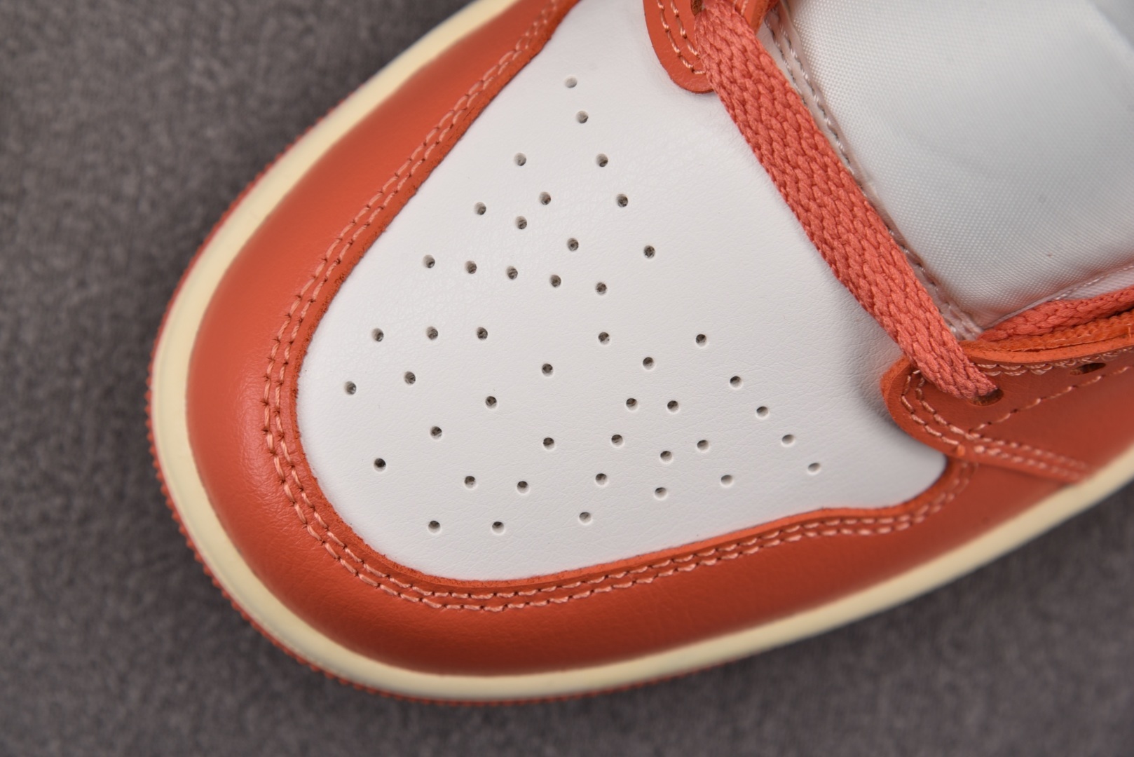Mid中帮 尺码:35.5-46纯原版出品-WMNS Air Jordan 1 Mid Madder R