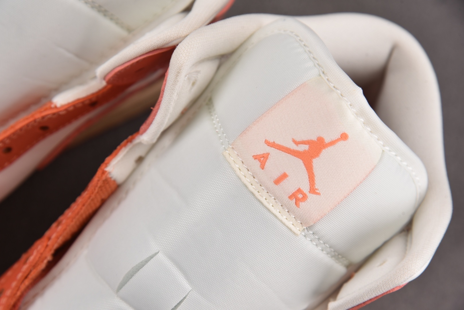 Mid中帮 尺码:35.5-46纯原版出品-WMNS Air Jordan 1 Mid Madder R