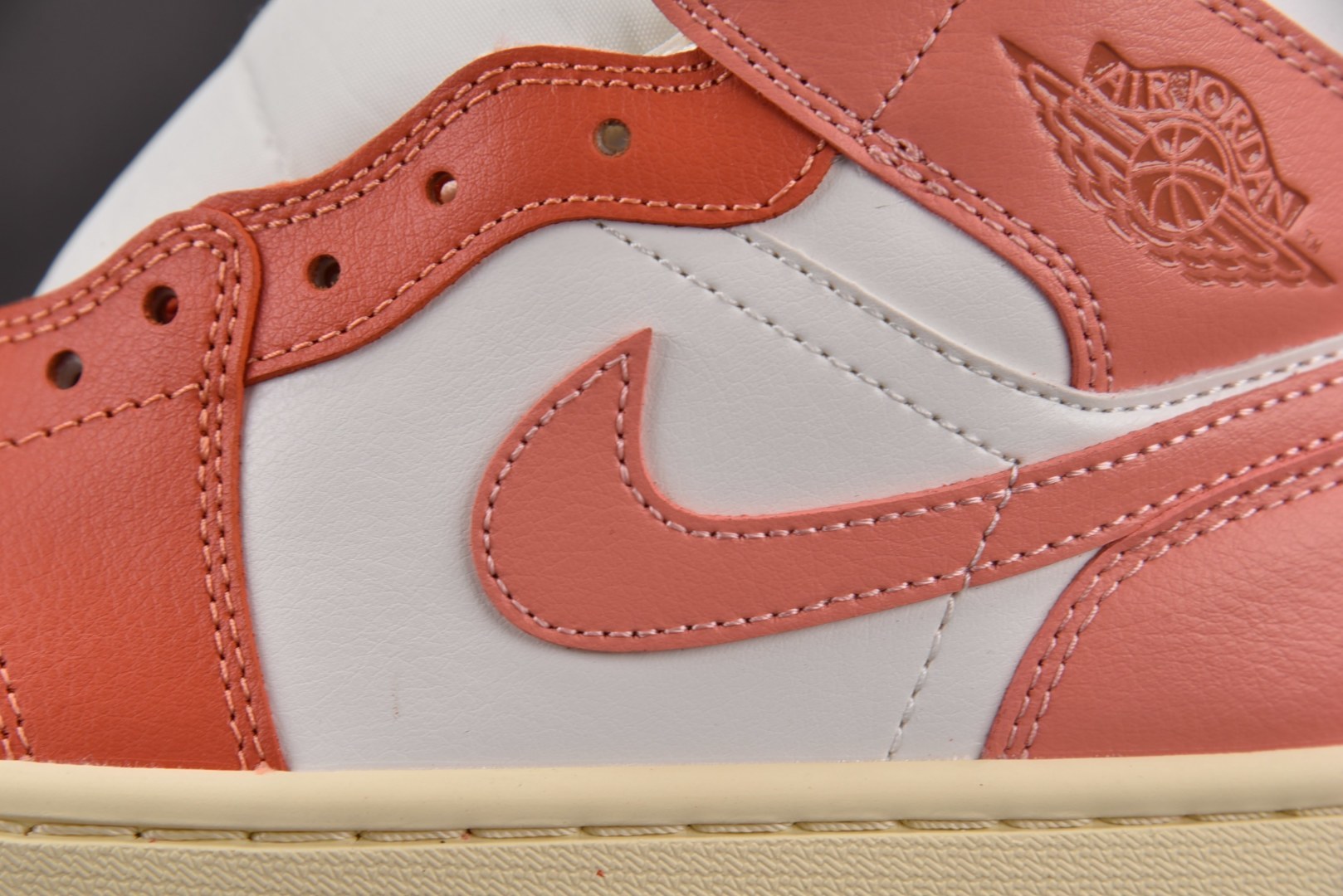 Mid中帮 尺码:35.5-46纯原版出品-WMNS Air Jordan 1 Mid Madder R