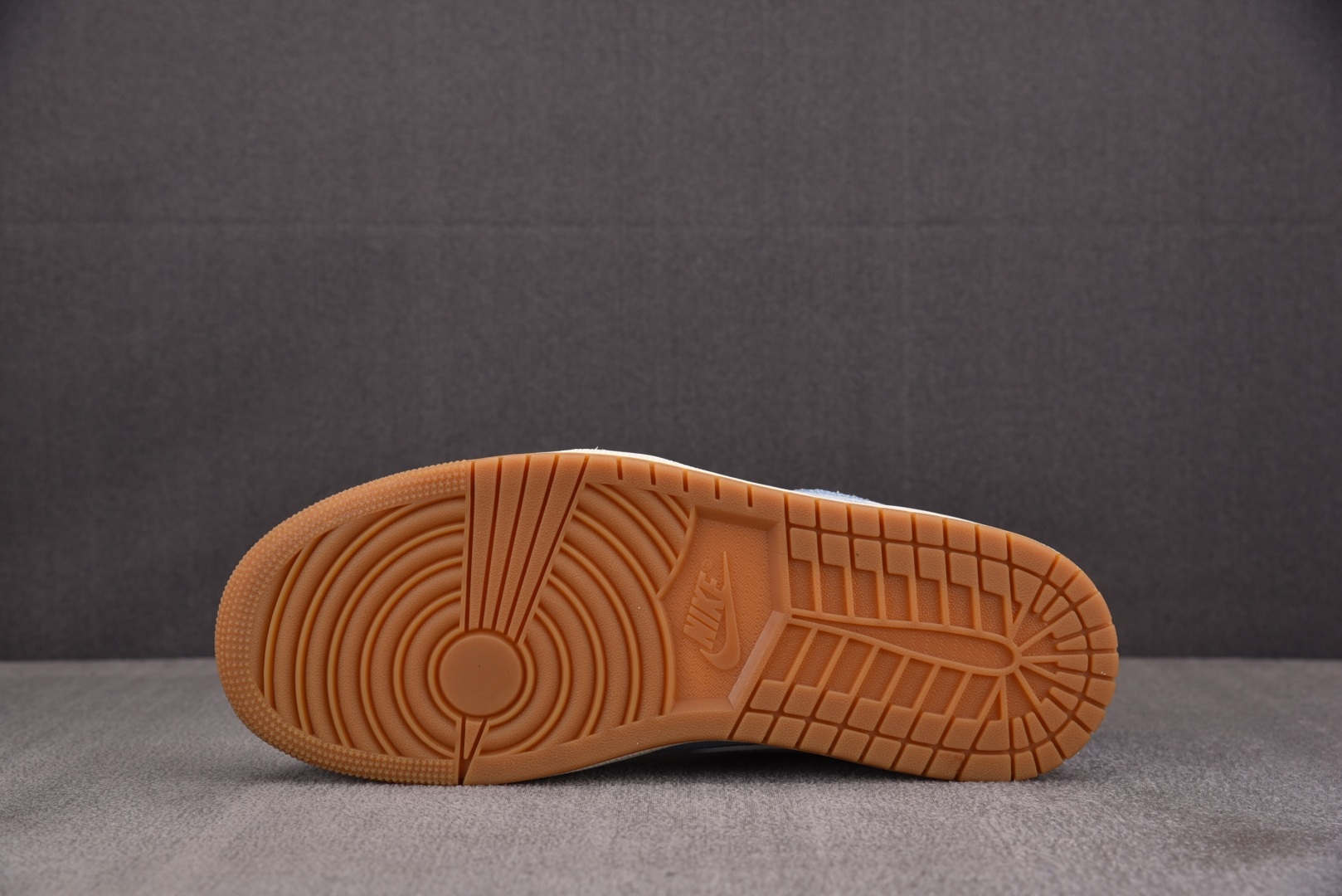 AJ low低帮 尺码:40-46纯原版出品-WMNS Air Jordan 1 Low SE Deni