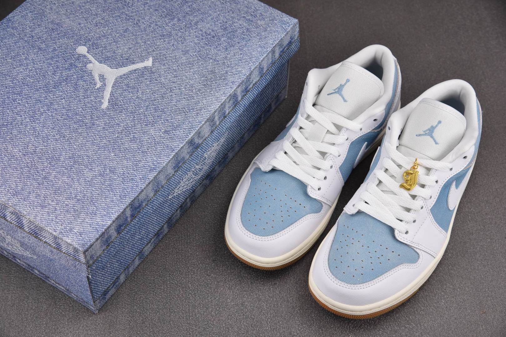 AJ low低帮 尺码:40-46纯原版出品-WMNS Air Jordan 1 Low SE Deni
