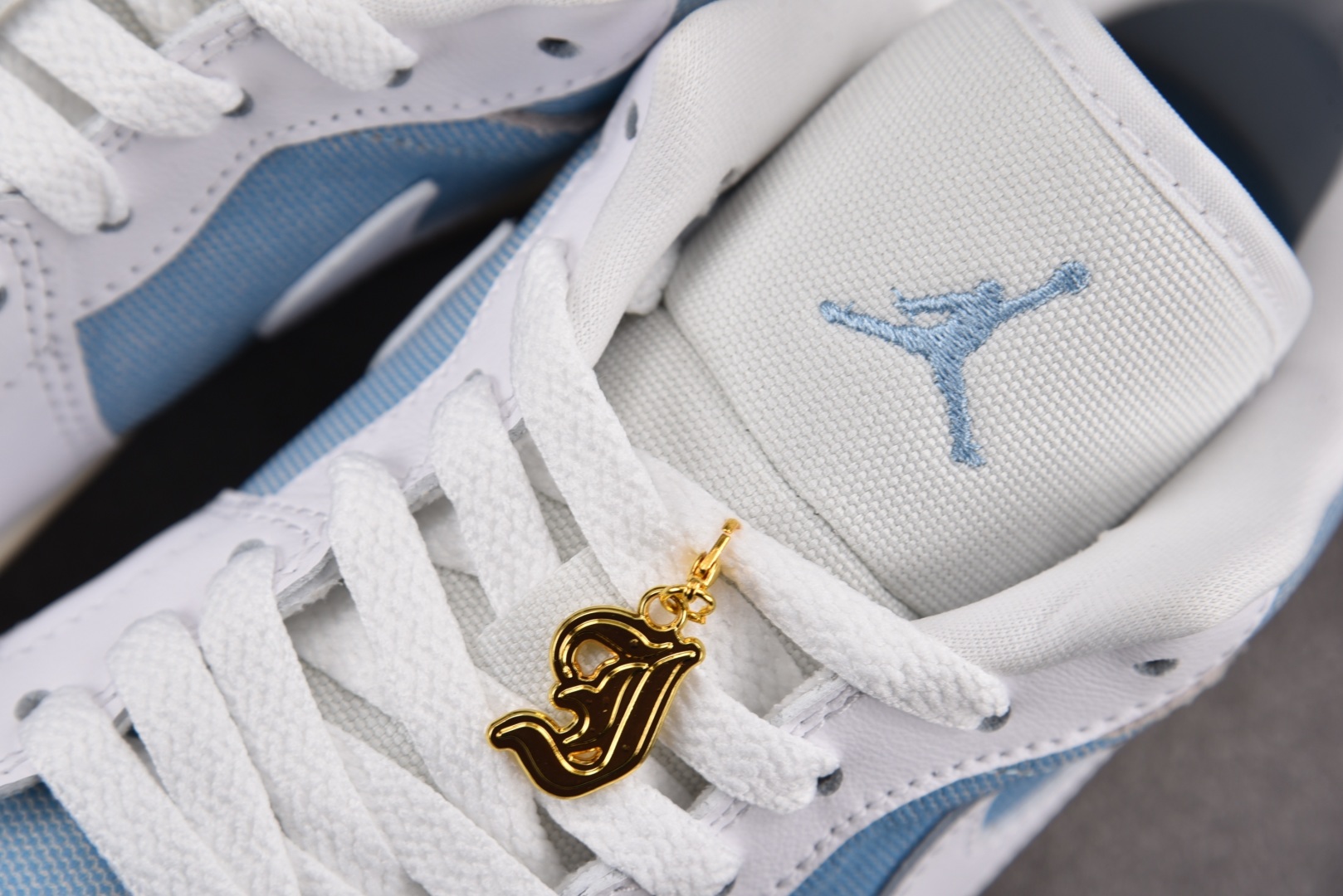 AJ low低帮 尺码:40-46纯原版出品-WMNS Air Jordan 1 Low SE Deni