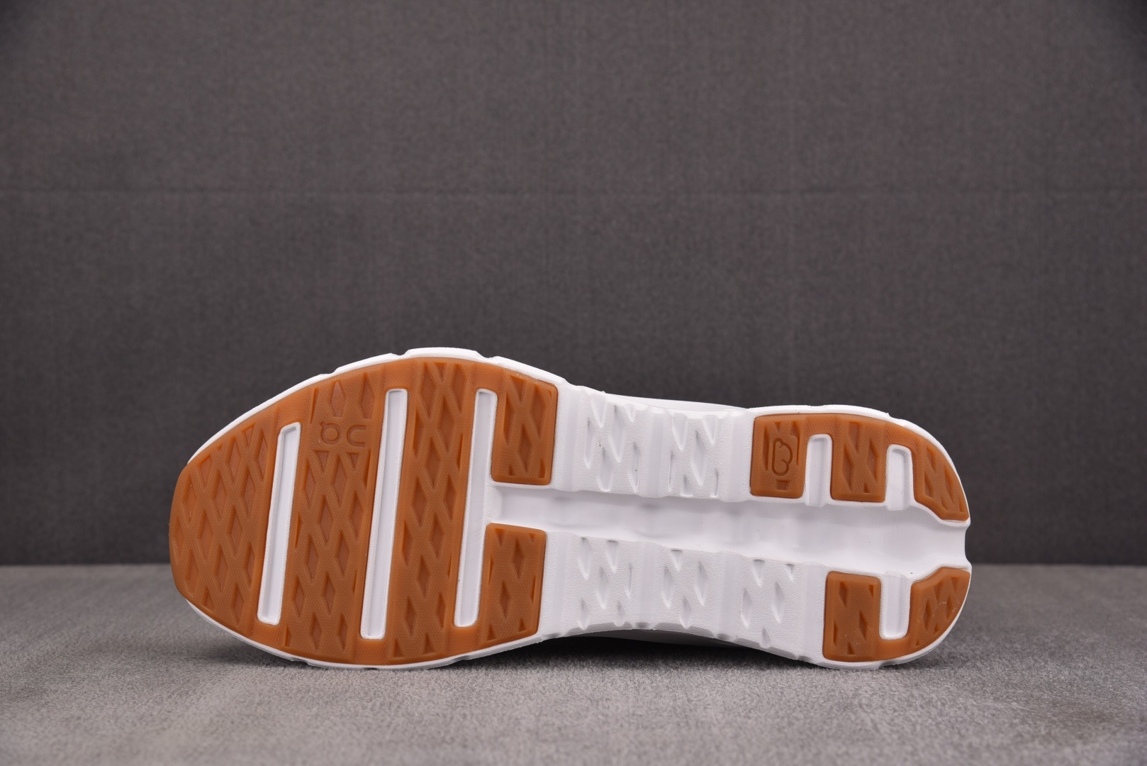 昂跑 尺码:36-45纯原出品-LOEWE x On Cloudtilt 2 看图 YZ004尺码：36