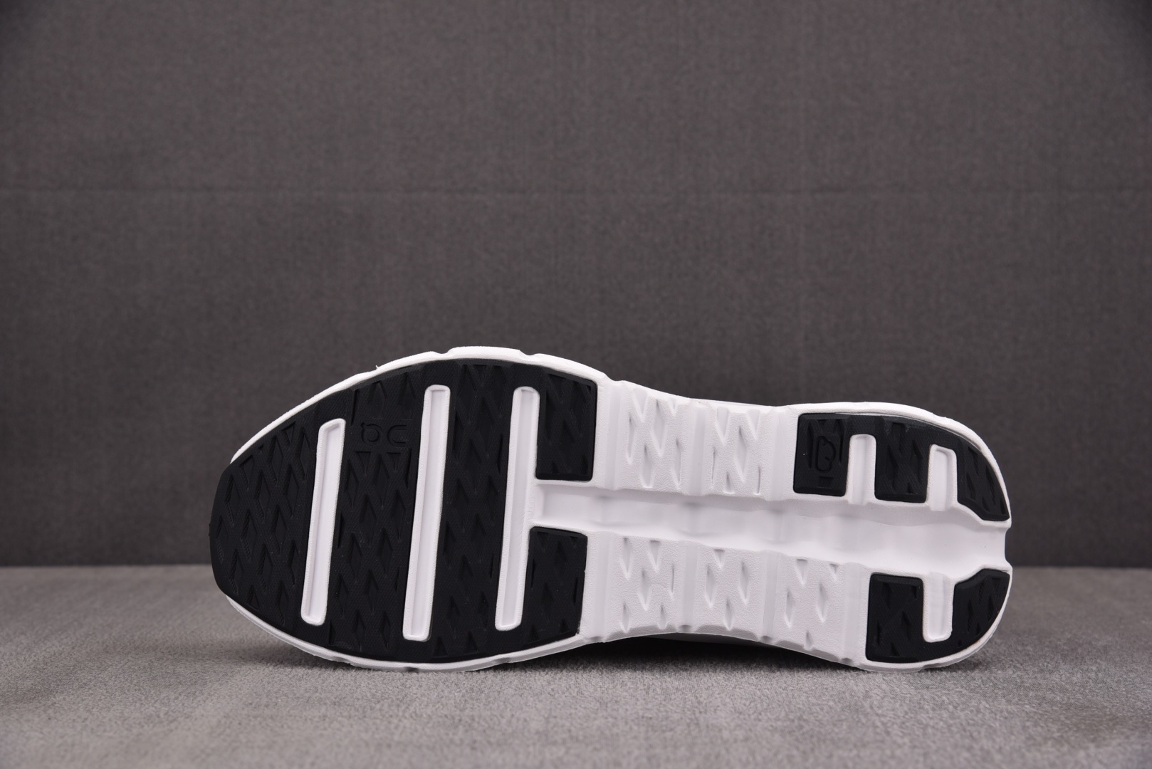 昂跑 尺码:36-45纯原出品-LOEWE x On Cloudtilt 2 看图 YZ004尺码：36