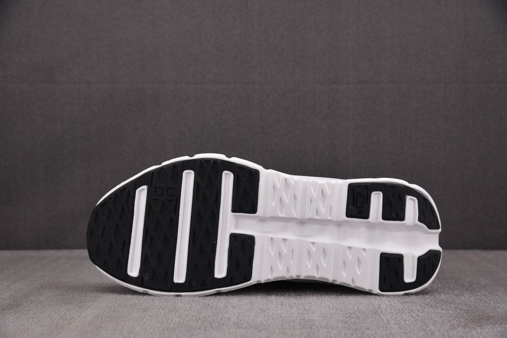 昂跑 尺码:36-45纯原出品-LOEWE x On Cloudtilt 2 看图 YZ004尺码：36