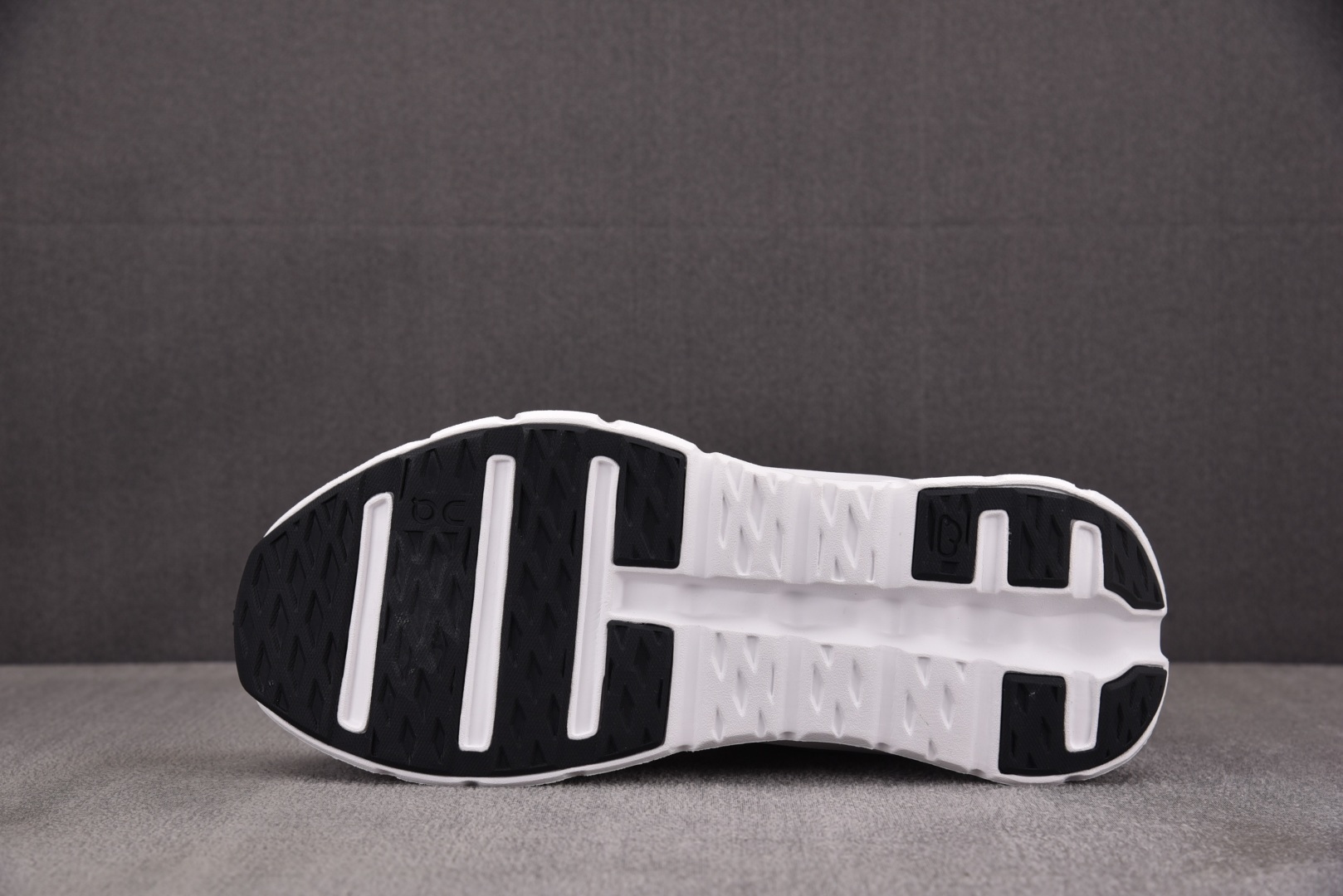 昂跑 尺码:36-45纯原出品-LOEWE x On Cloudtilt 2 看图 YZ004尺码：36