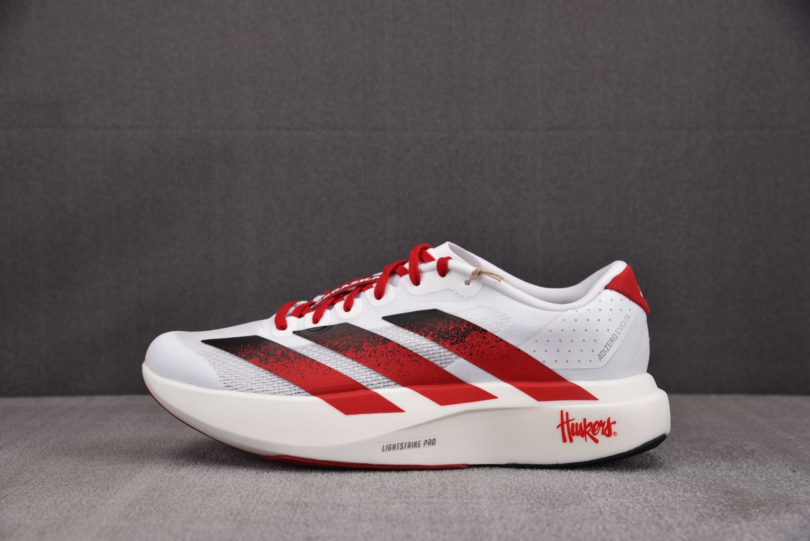 Ad Adizero Evo SL Nebraska 白红 JQ4576 尺寸36 36⅔ 37⅓ 38