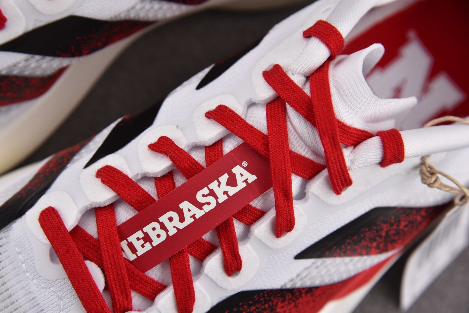 Ad Adizero Evo SL Nebraska 白红 JQ4576 尺寸36 36⅔ 37⅓ 38