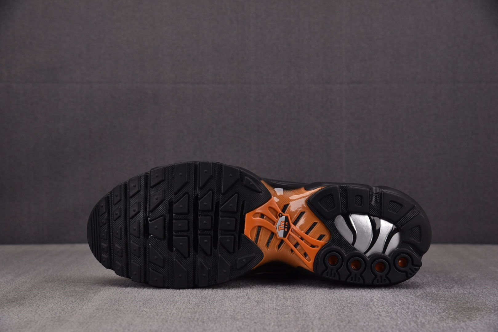 【纯原】NK Air Max Plus Dark Obsidian Monarch 黑橙 FN6949-