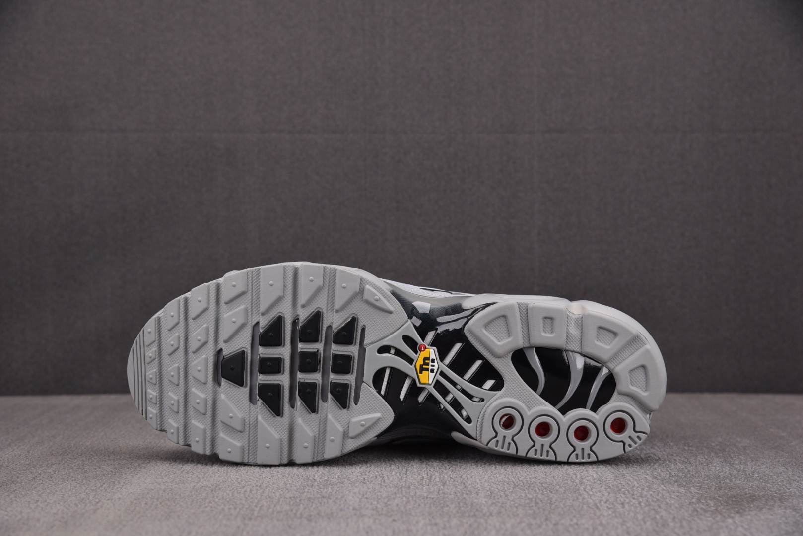 【纯原】NK Air Max Plus Wolf Grey 灰色 -021 #尺寸36 36.5 37.