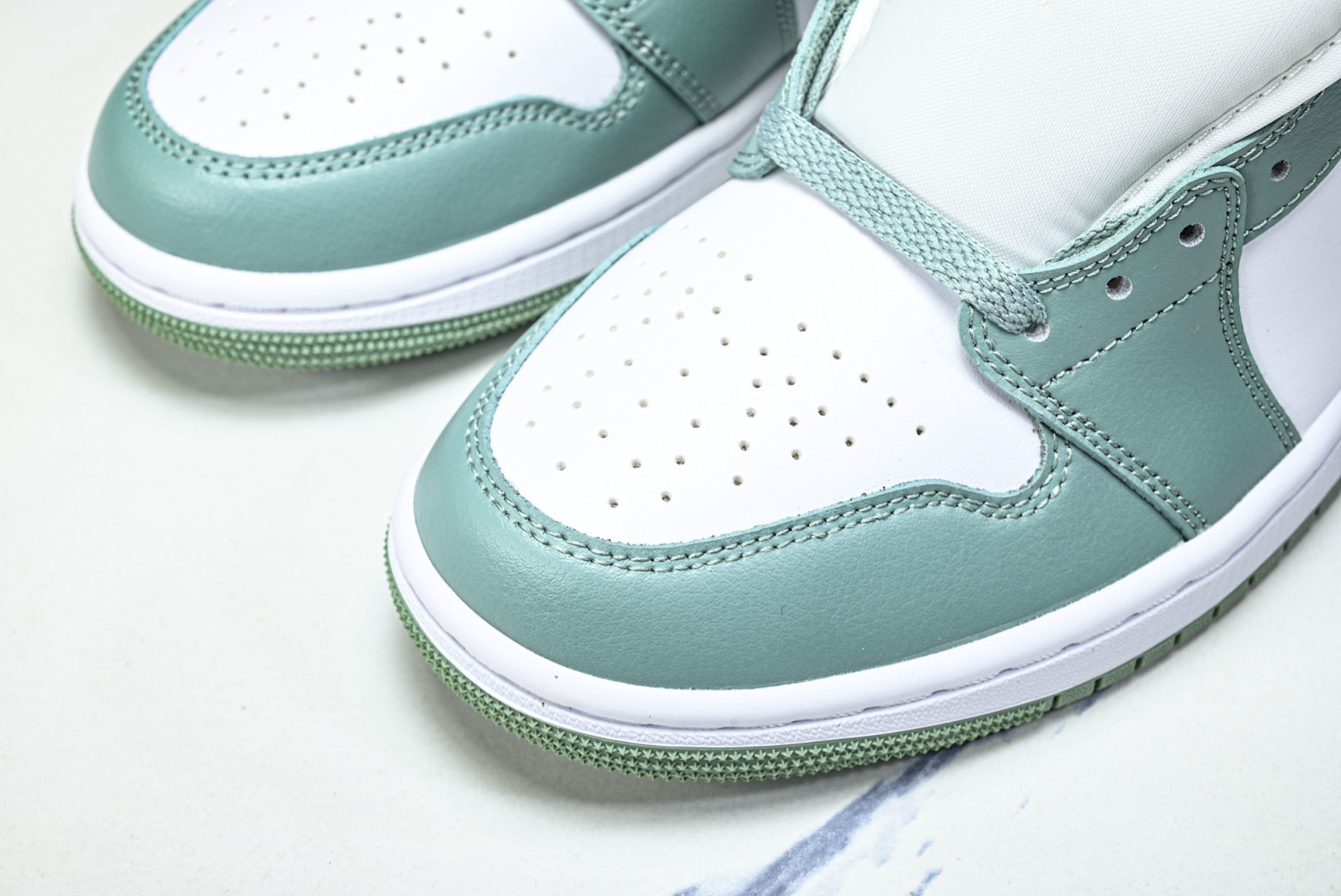 Mid中帮 尺码:35.5-46纯原出品-Air Jordan 1 Mid Jade Smoke AJ1