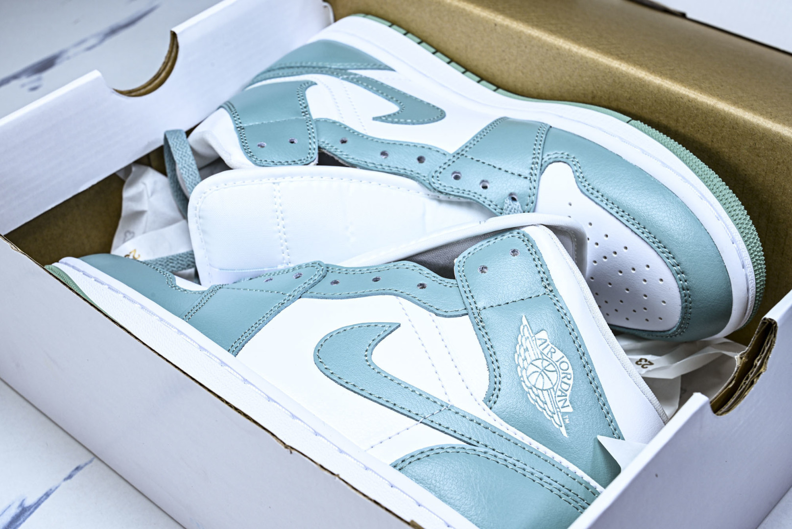 Mid中帮 尺码:35.5-46纯原出品-Air Jordan 1 Mid Jade Smoke AJ1