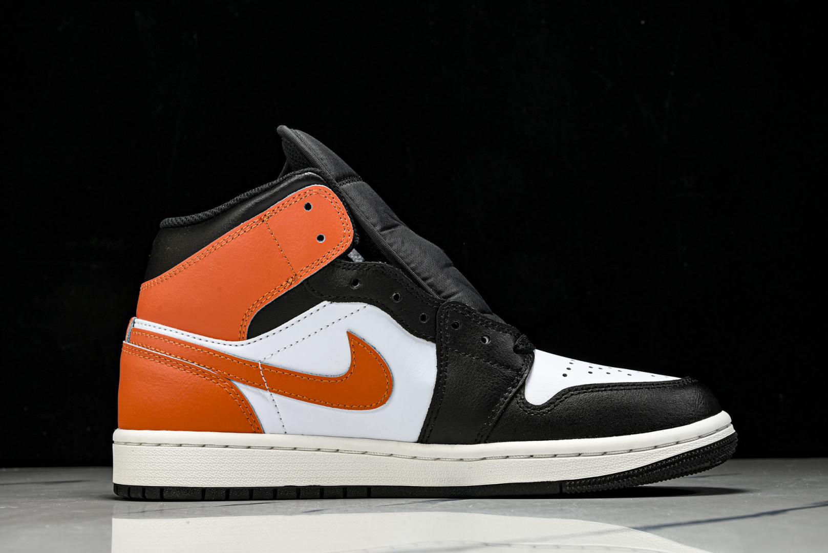 Mid中帮 尺码:40-46纯原出品-Air Jordan 1 Mid AJ1 乔1黑白橙 DQ8426