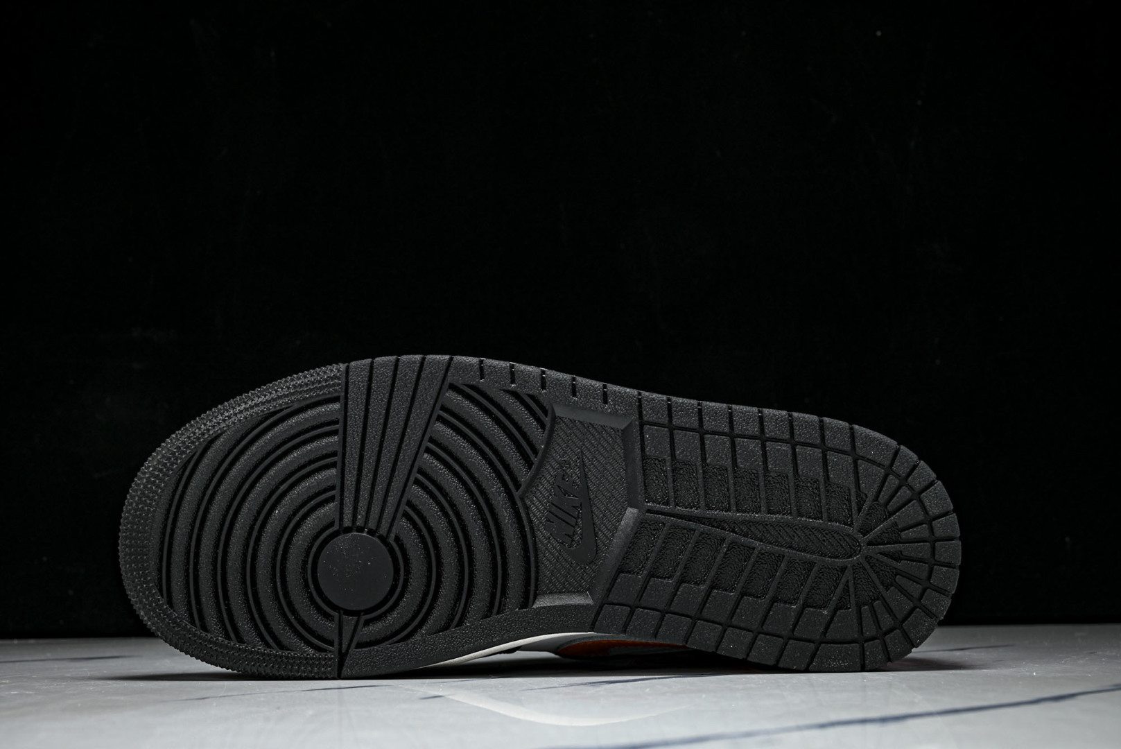 Mid中帮 尺码:40-46纯原出品-Air Jordan 1 Mid AJ1 乔1黑白橙 DQ8426