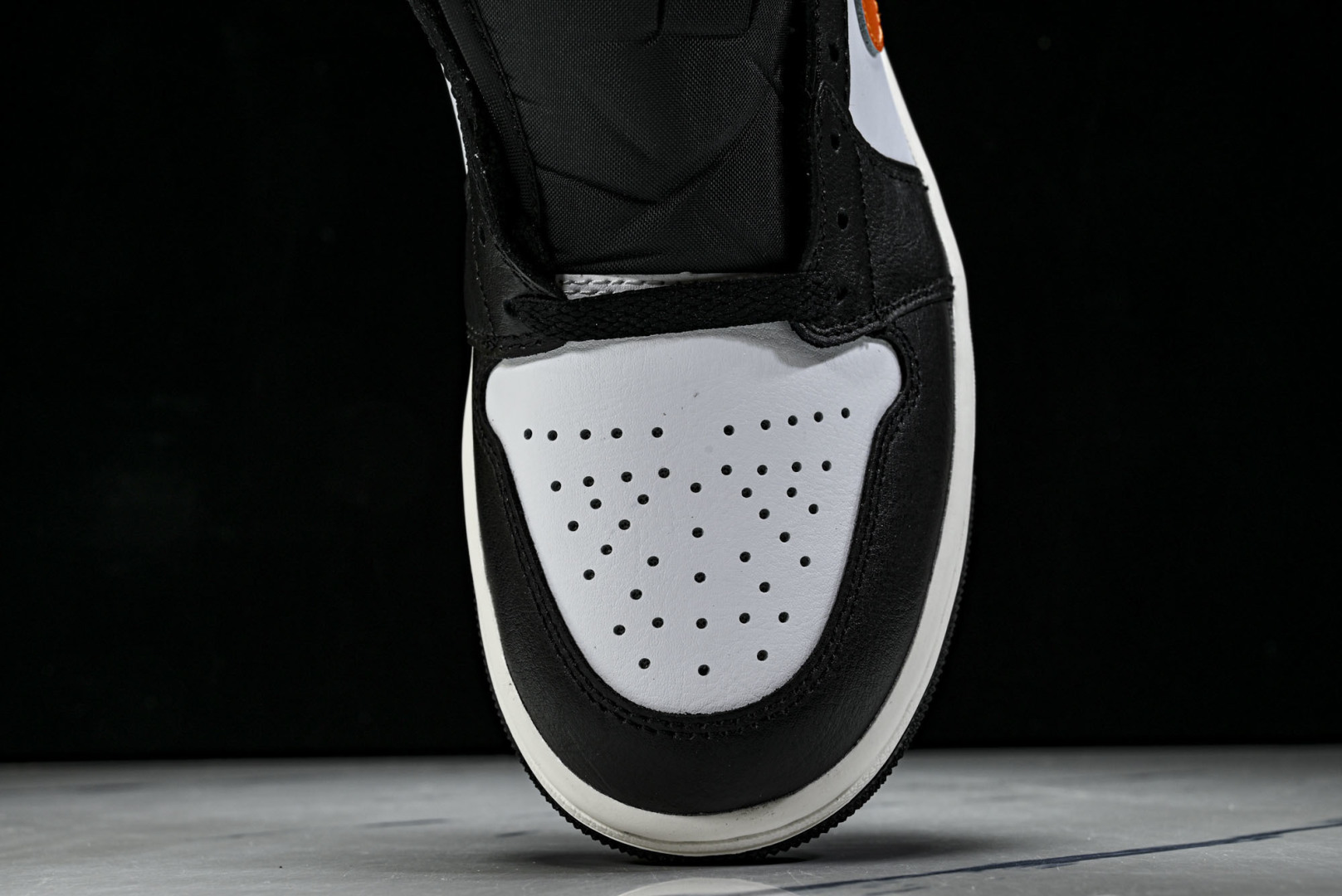 Mid中帮 尺码:40-46纯原出品-Air Jordan 1 Mid AJ1 乔1黑白橙 DQ8426