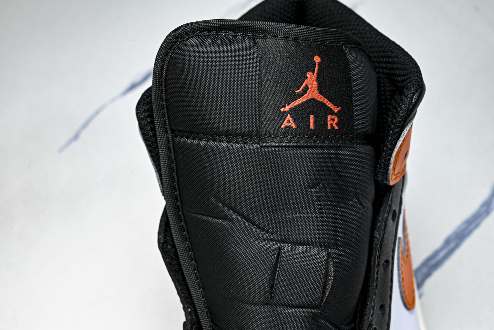 Mid中帮 尺码:40-46纯原出品-Air Jordan 1 Mid AJ1 乔1黑白橙 DQ8426