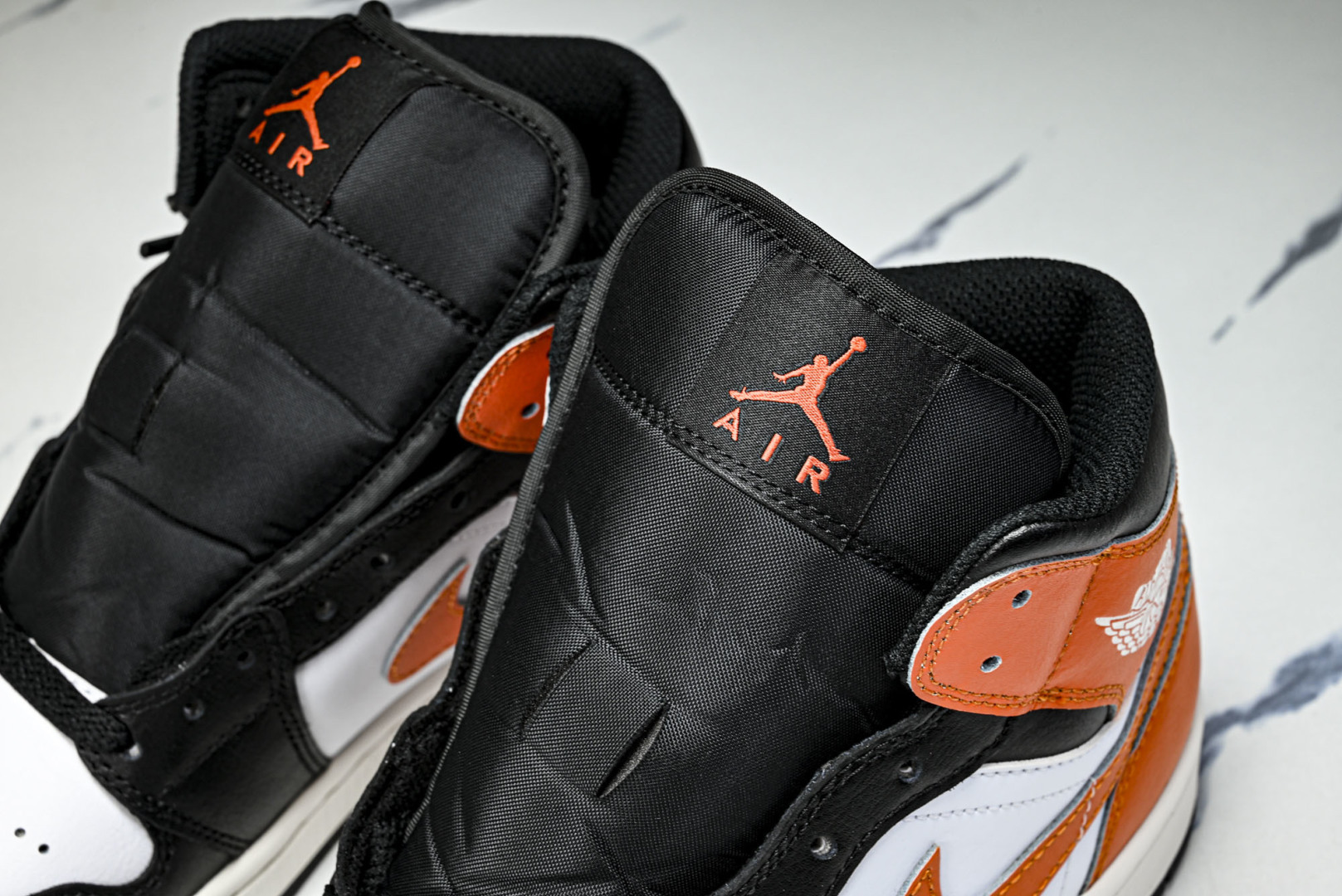 Mid中帮 尺码:40-46纯原出品-Air Jordan 1 Mid AJ1 乔1黑白橙 DQ8426