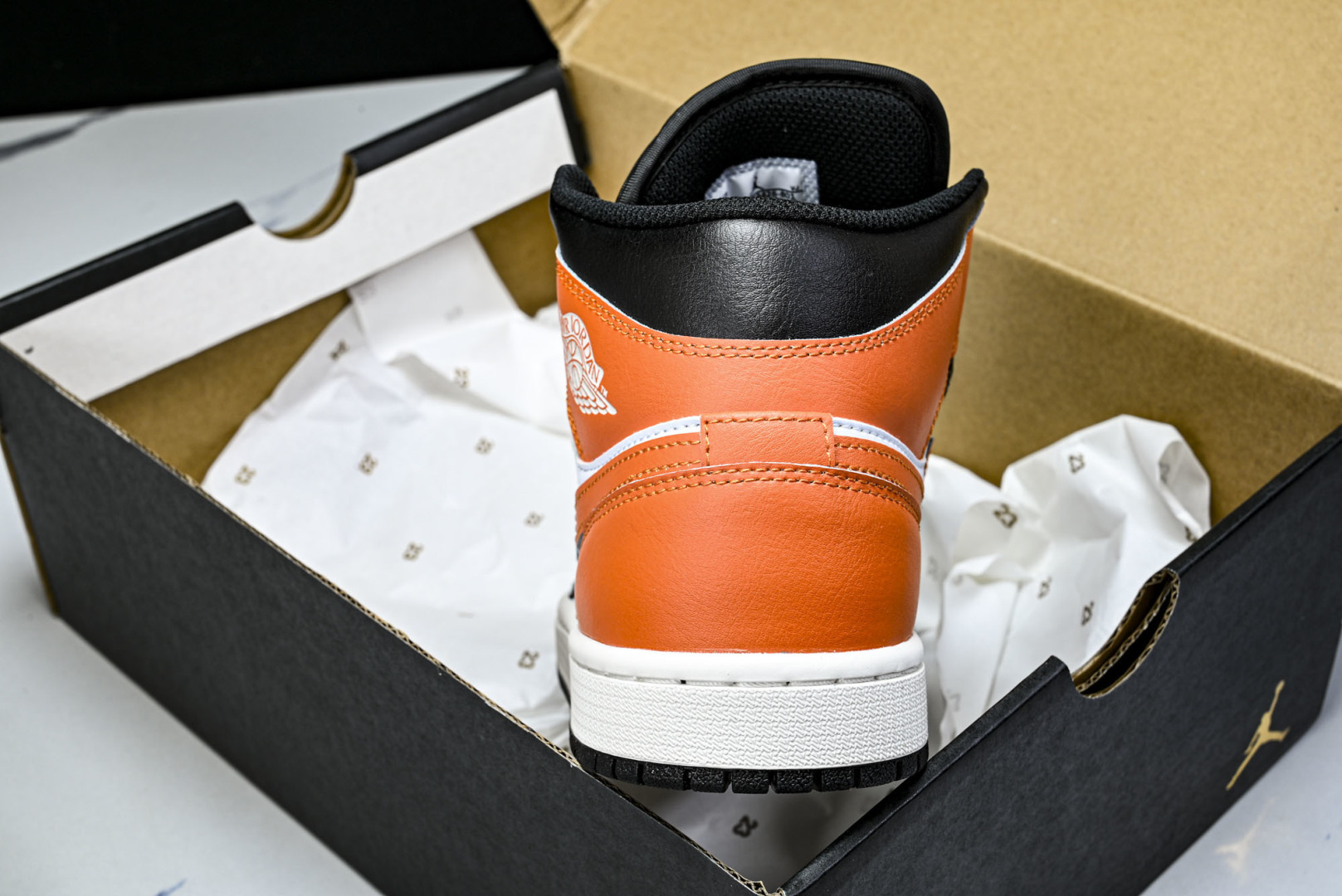 Mid中帮 尺码:40-46纯原出品-Air Jordan 1 Mid AJ1 乔1黑白橙 DQ8426