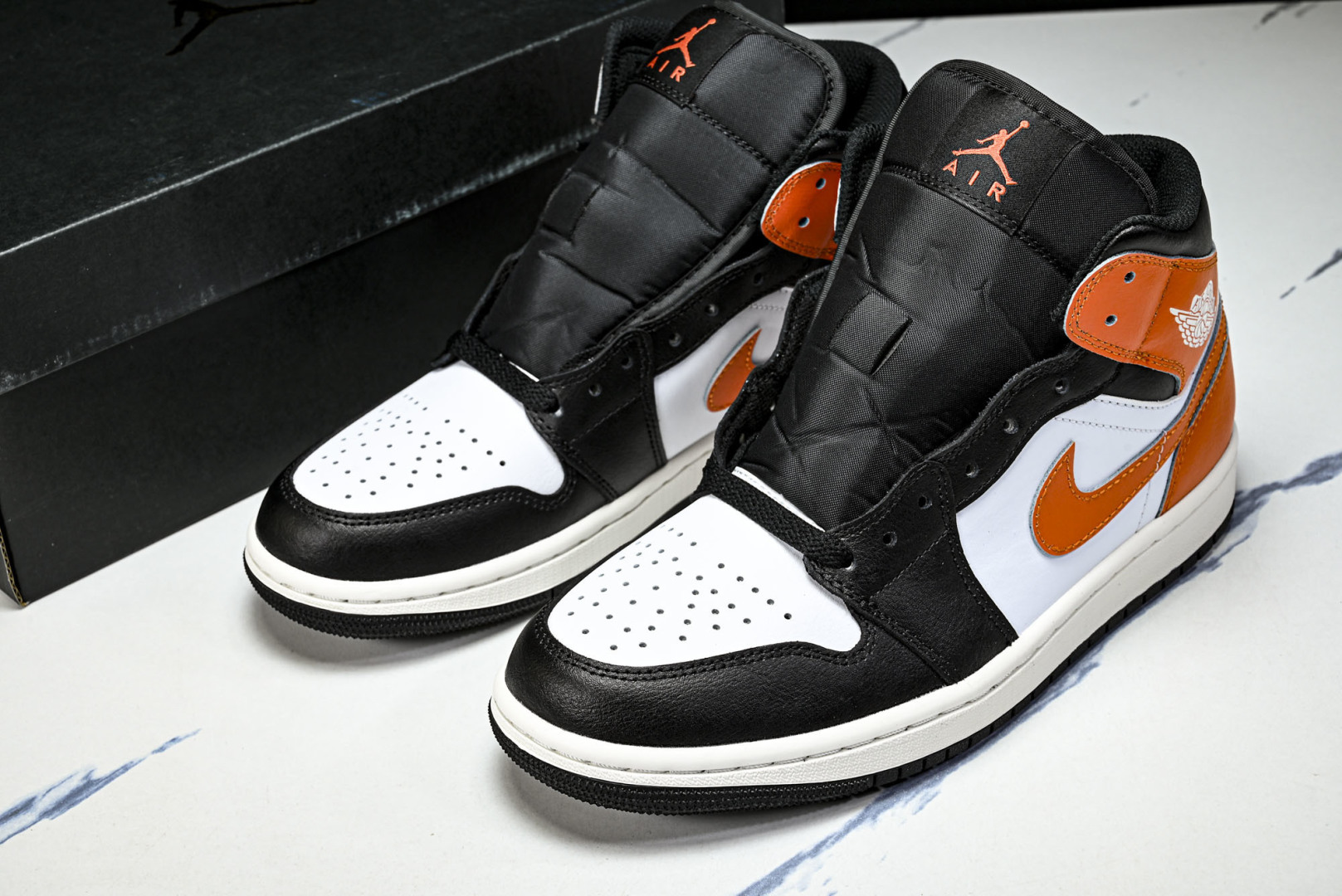 Mid中帮 尺码:40-46纯原出品-Air Jordan 1 Mid AJ1 乔1黑白橙 DQ8426