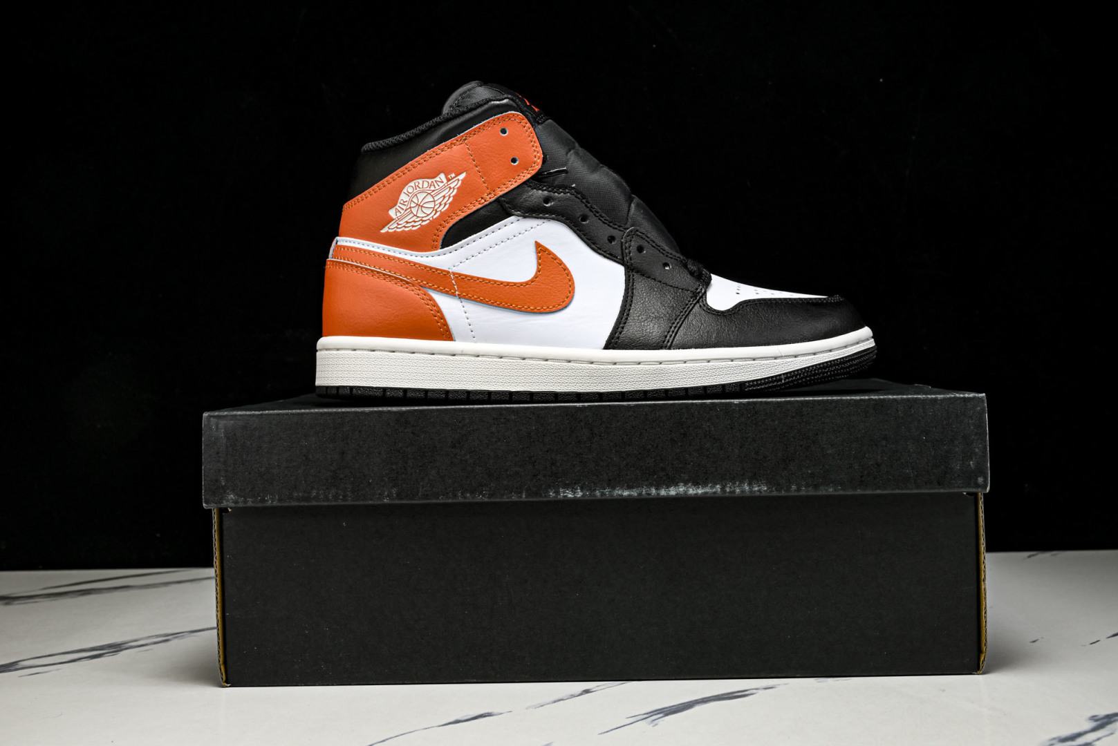 Mid中帮 尺码:40-46纯原出品-Air Jordan 1 Mid AJ1 乔1黑白橙 DQ8426