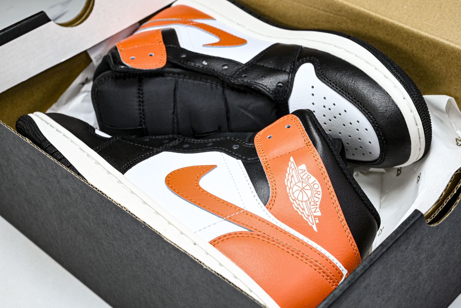 Mid中帮 尺码:40-46纯原出品-Air Jordan 1 Mid AJ1 乔1黑白橙 DQ8426
