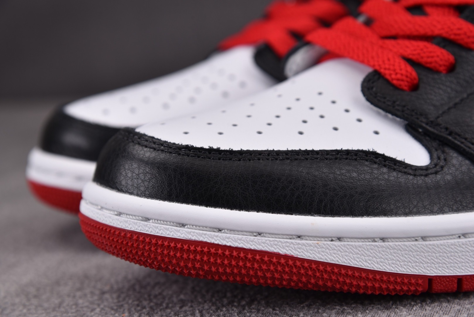 AJ Low黑脚趾 尺码:36-47.5Air Jordan 1 Low OG“Black Toe”黑脚