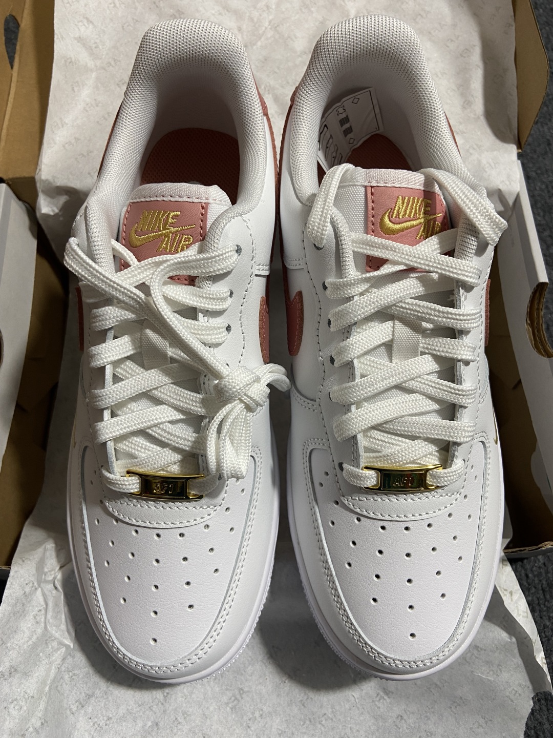 NK Air Force 1 Low '07 空军一号低帮经典板鞋 CZ0270-103 全鞋电脑针车 