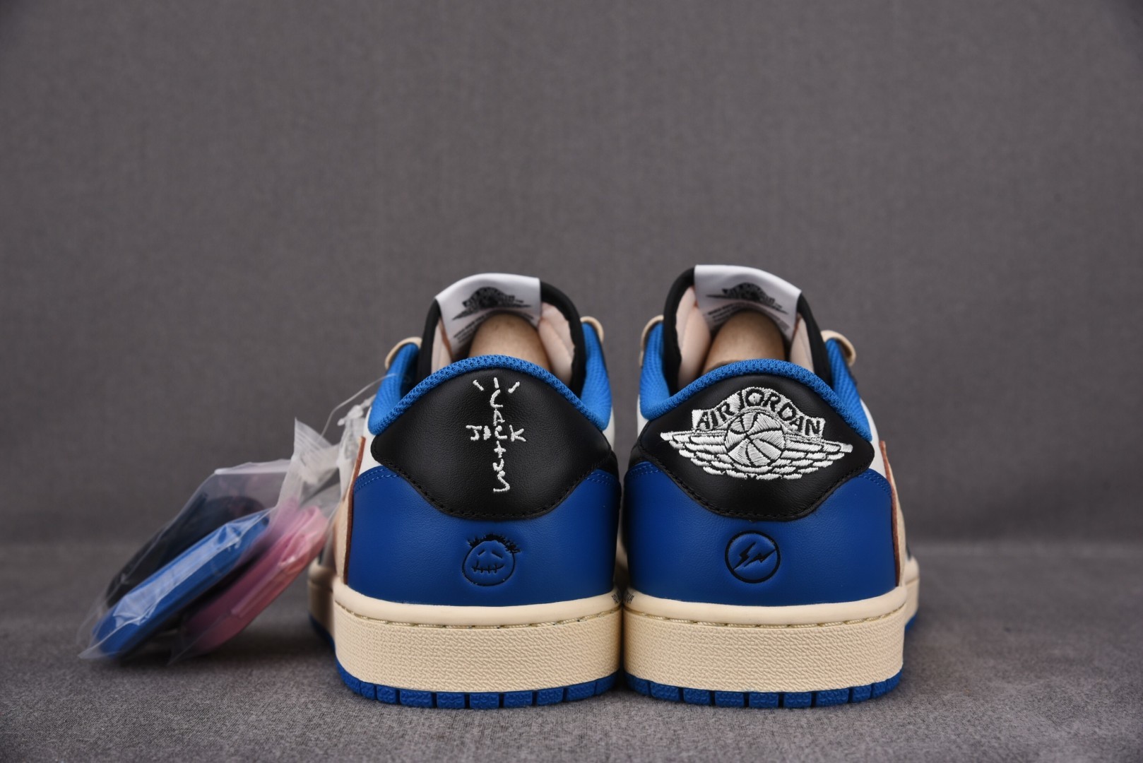 高端局特价福利 先报先得喜迎双11活动 10月20日起 Air Jordan 1 Travis Scot