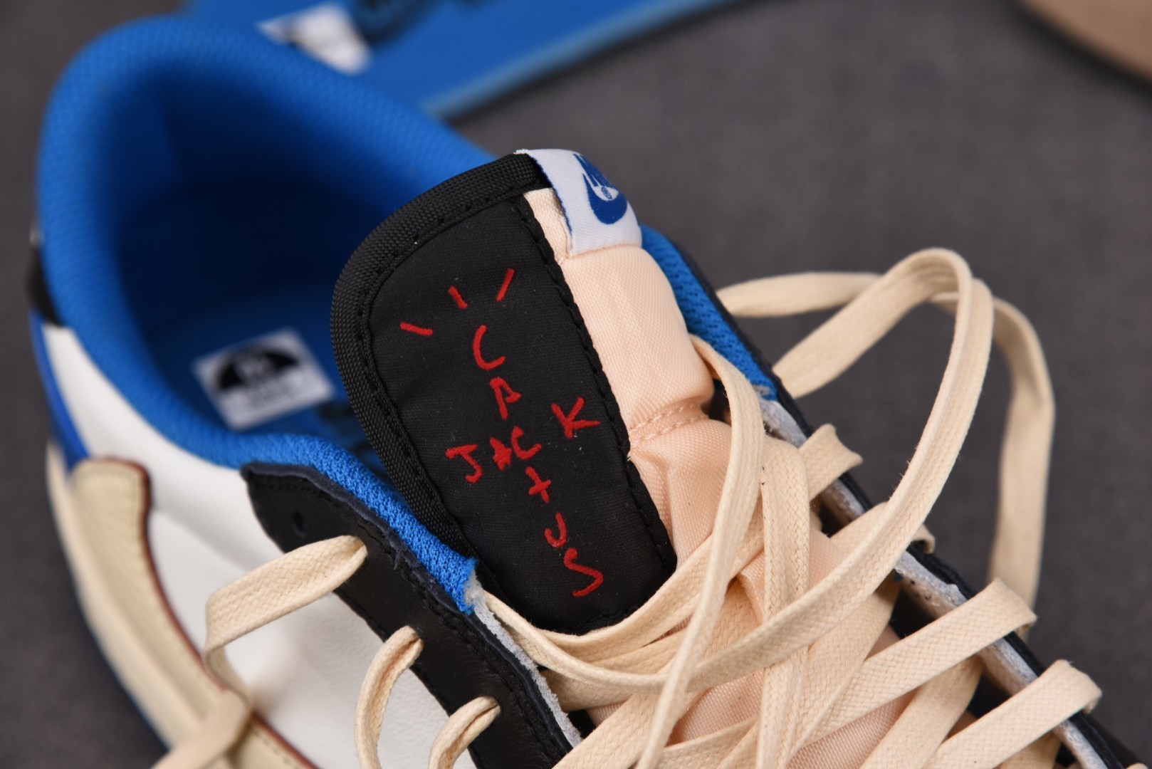 高端局特价福利 先报先得喜迎双11活动 10月20日起 Air Jordan 1 Travis Scot