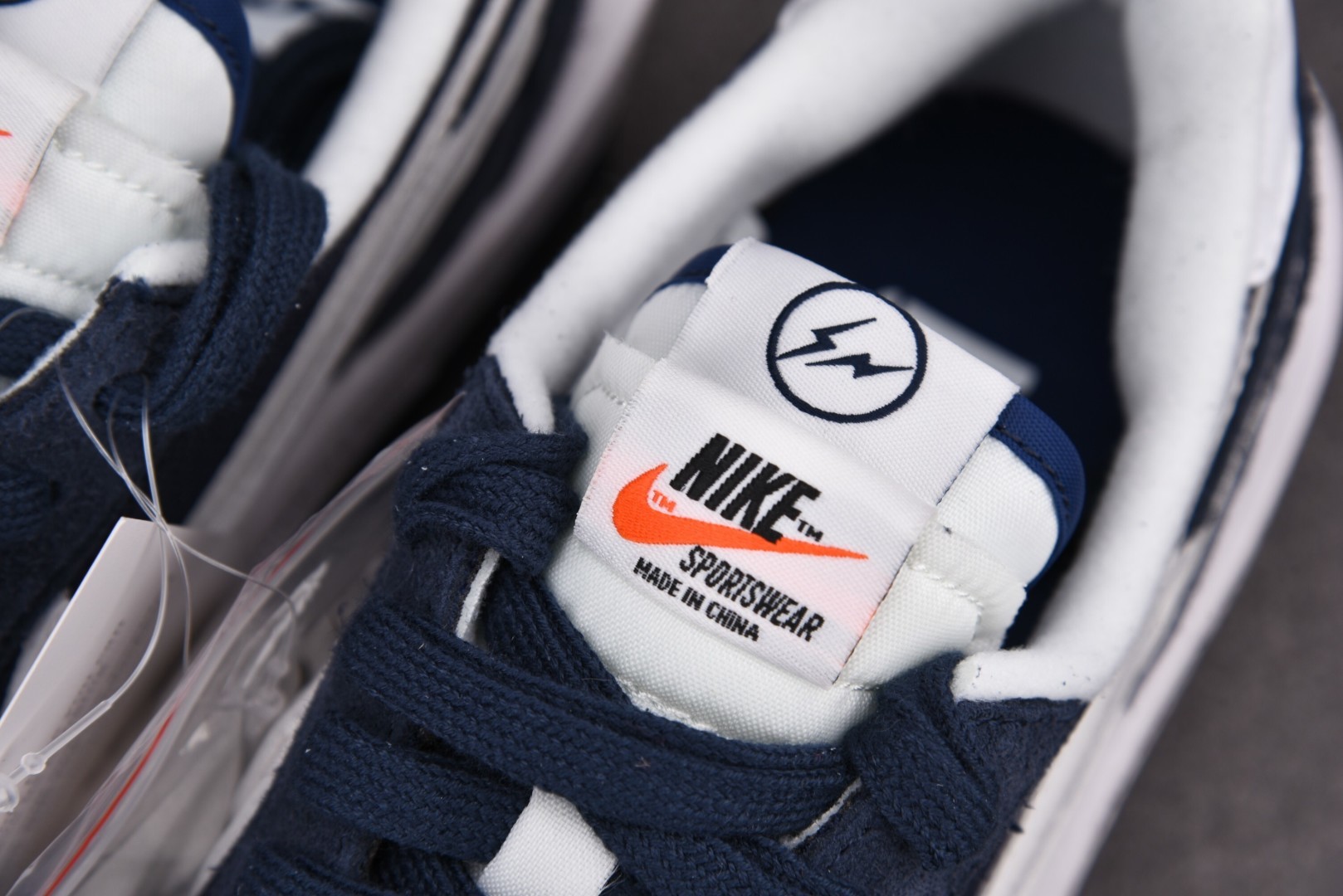 高端局特价福利 先报先得喜迎双11活动 10月20日起 Fragment x Sacai x Nik L