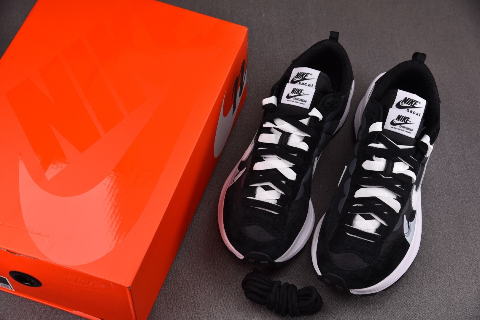 高端局特价福利 先报先得喜迎双11活动 10月20日起 Sacai x VaporWaffle 华夫走秀
