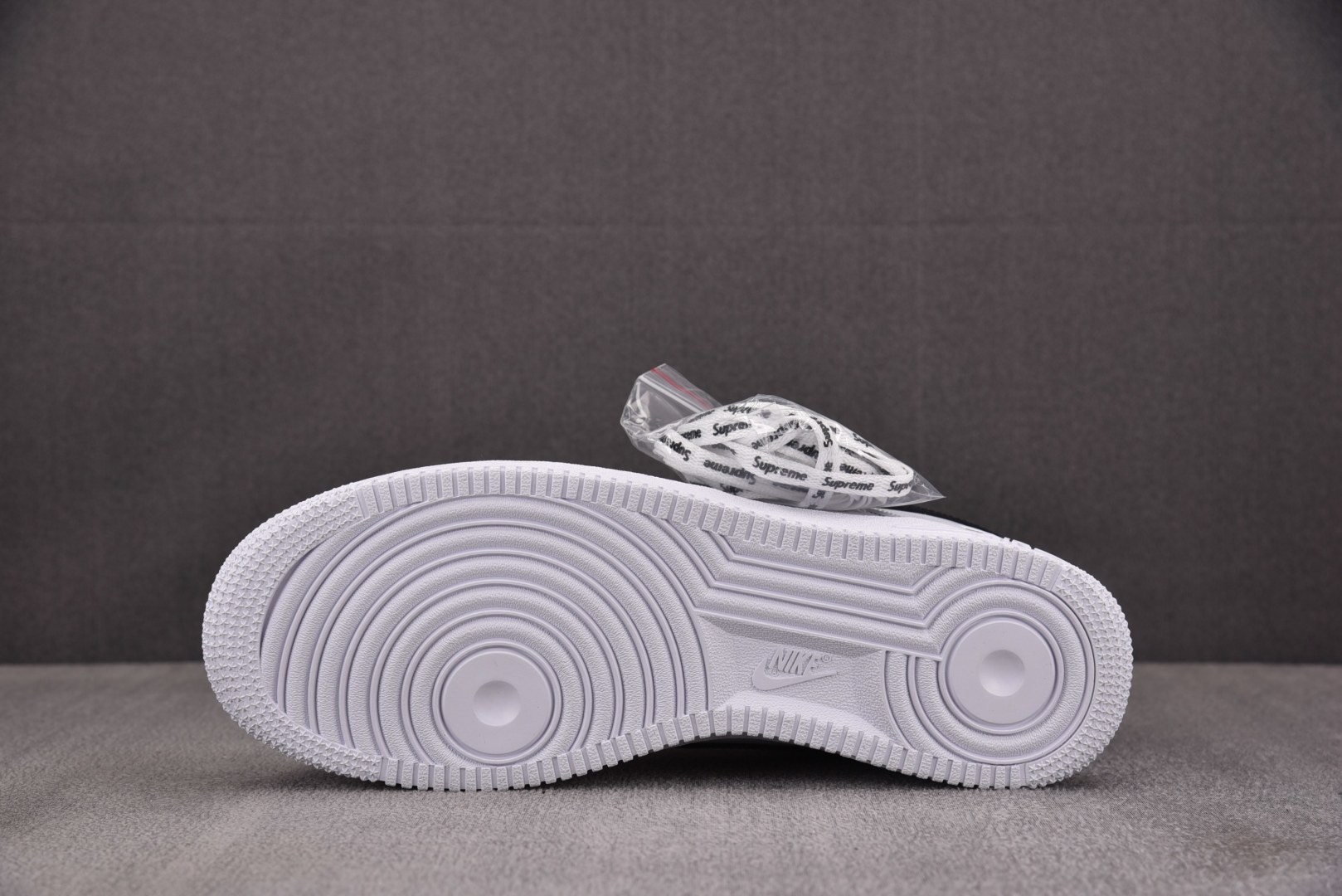 Supreme 尺码:35.5-47.5纯原-Air Force 1 Low Supreme White