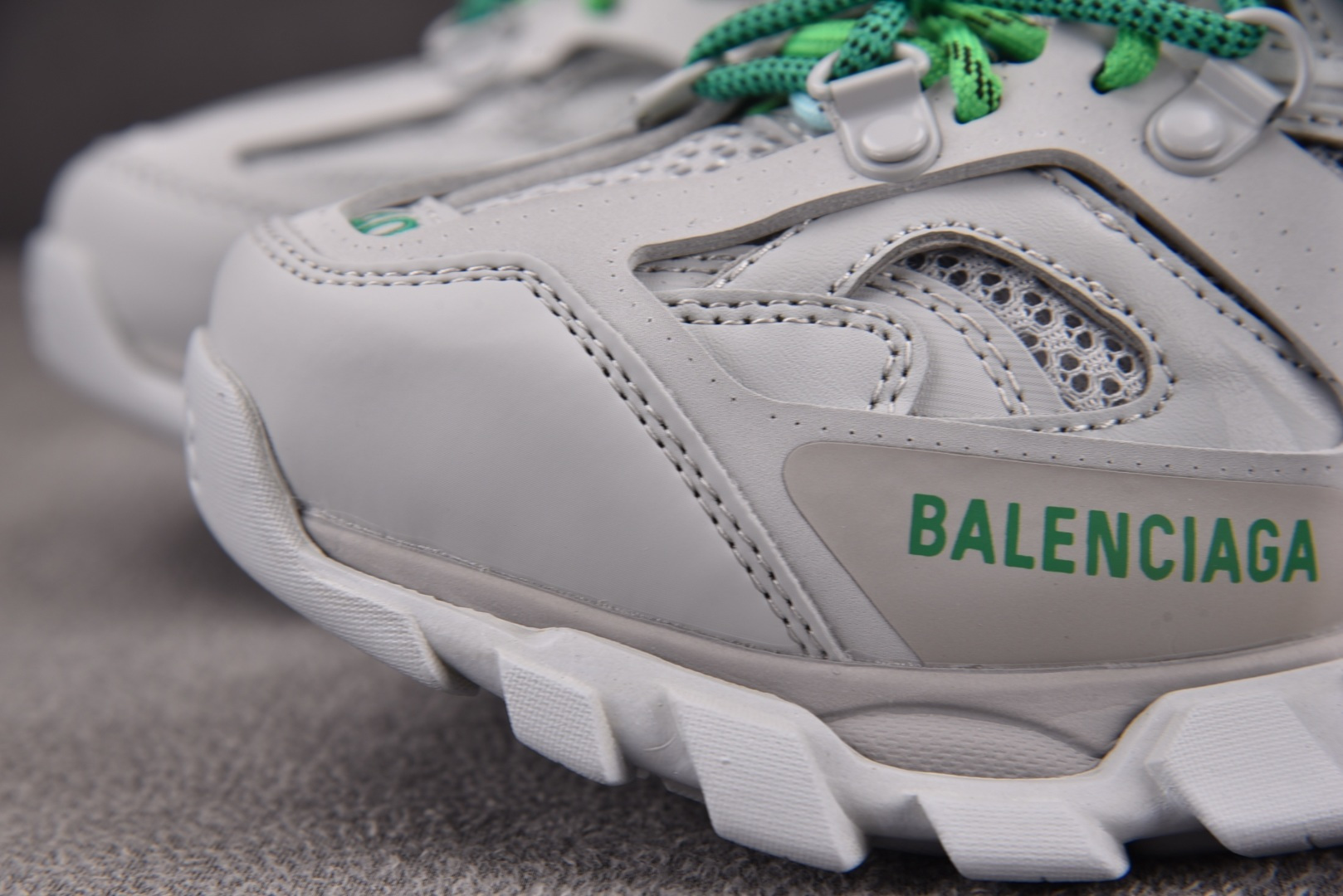 Balenciaga 尺码:35-46 超重偏大一码纯原-Balenciaga Track 灰绿绑带 Y