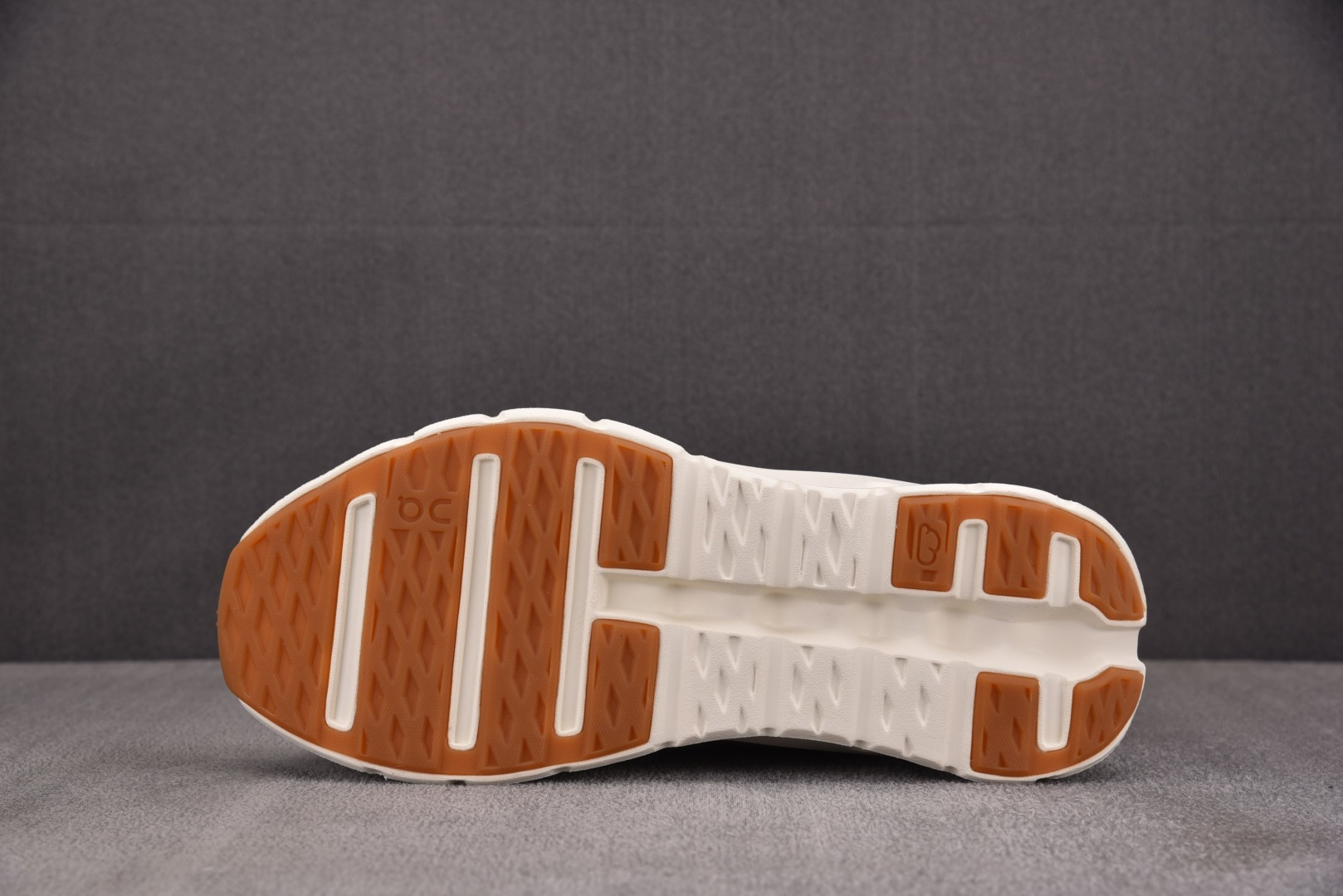 昂跑 尺码:36-45纯原出品-LOEWE x On Cloudtilt 2 看图 YZ004尺码：36