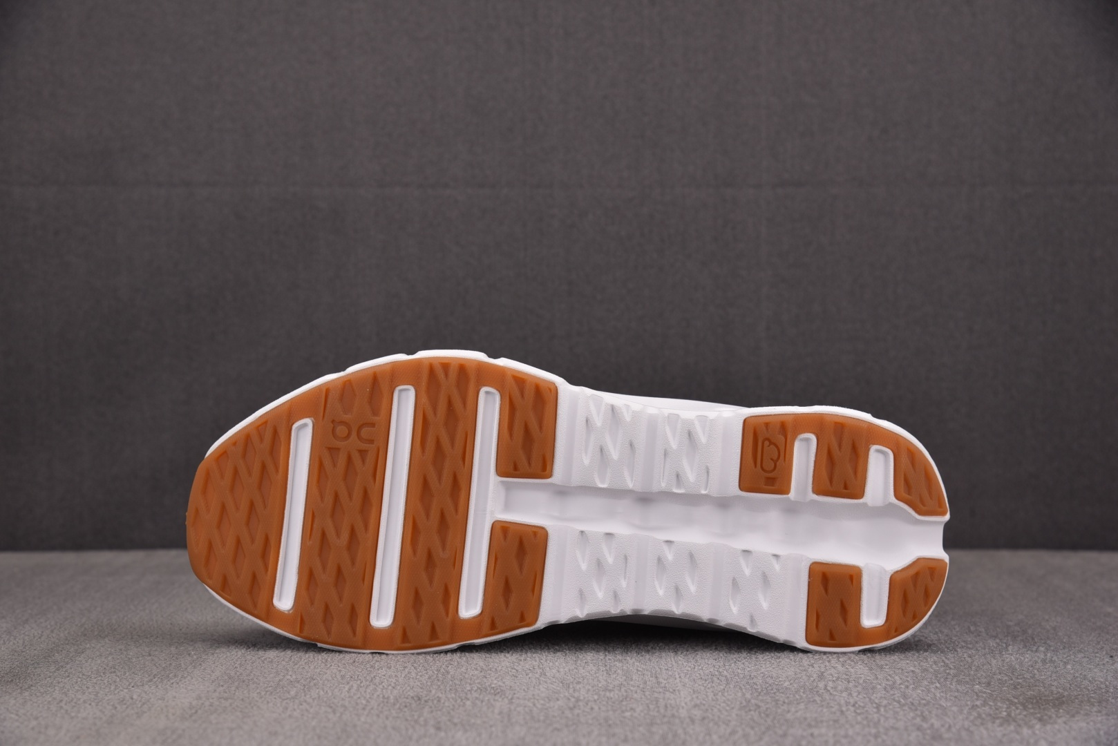 昂跑 尺码:36-45纯原出品-LOEWE x On Cloudtilt 2 看图 YZ004尺码：36